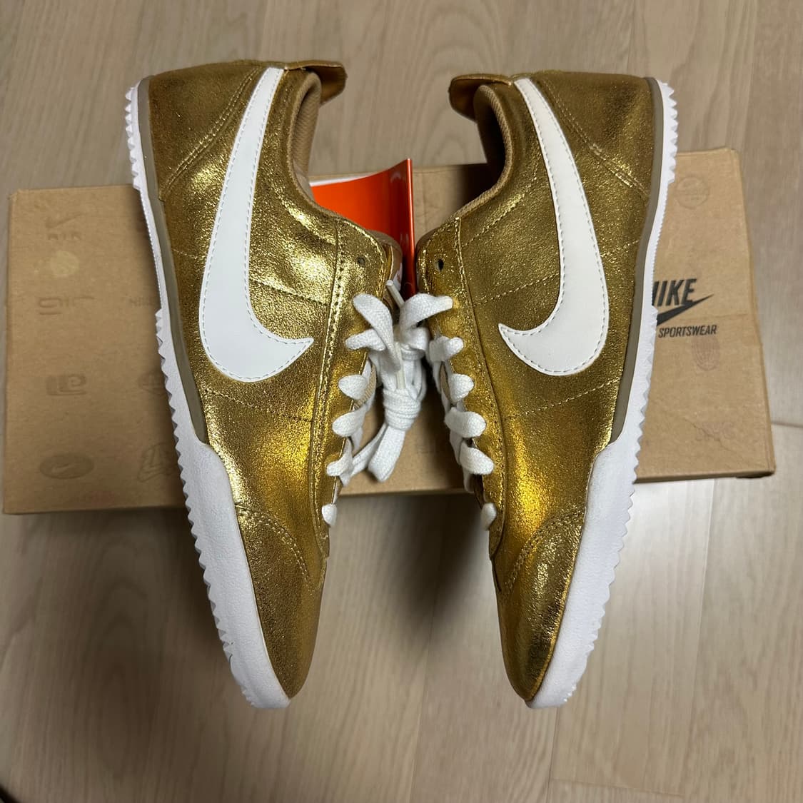 나이키 골드 스니커 (454408 700) 235 사이즈 / 새상품 상품이미지3