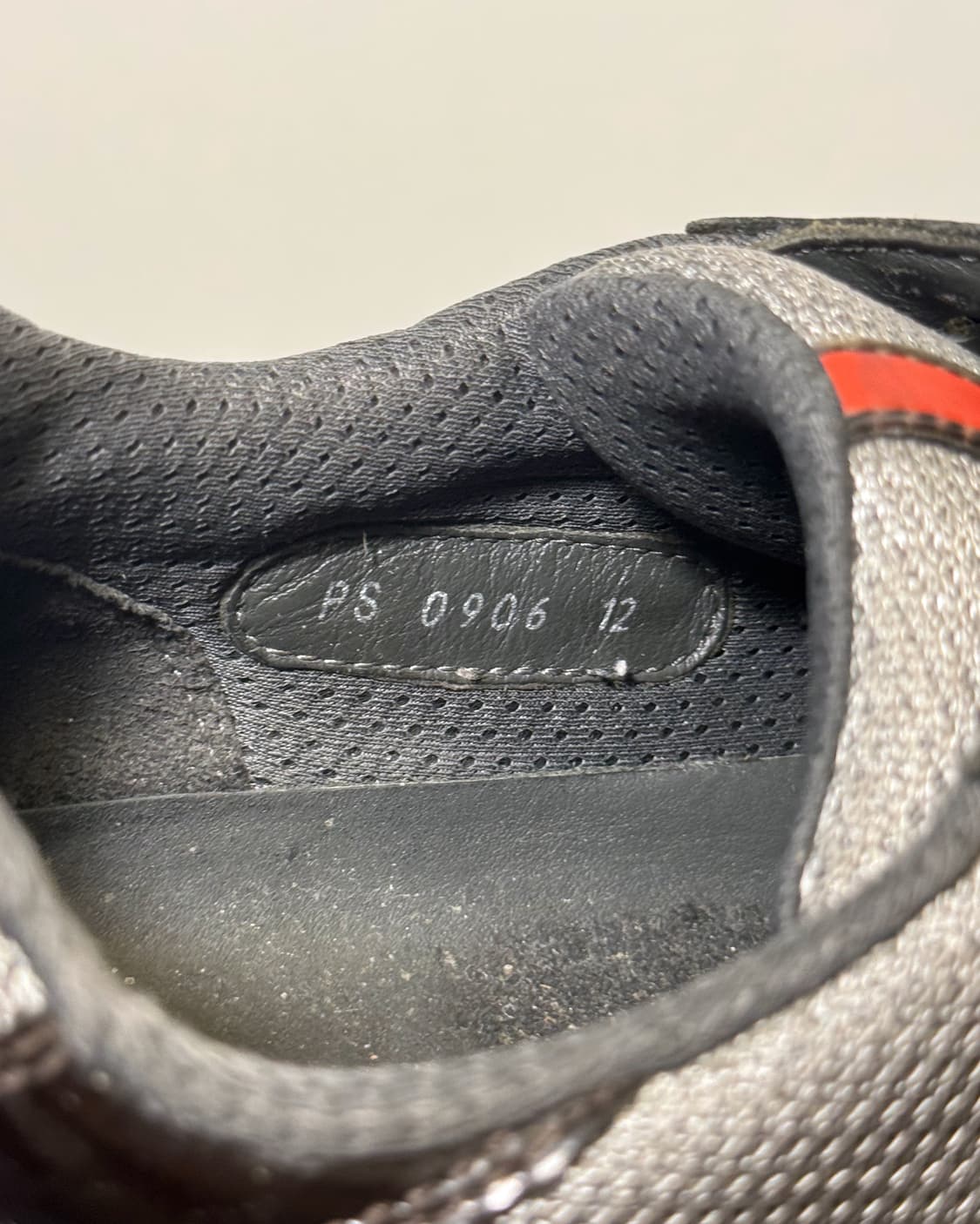 00‘s 프라다 아메리카컵 에나멜 스니커즈 상품이미지5