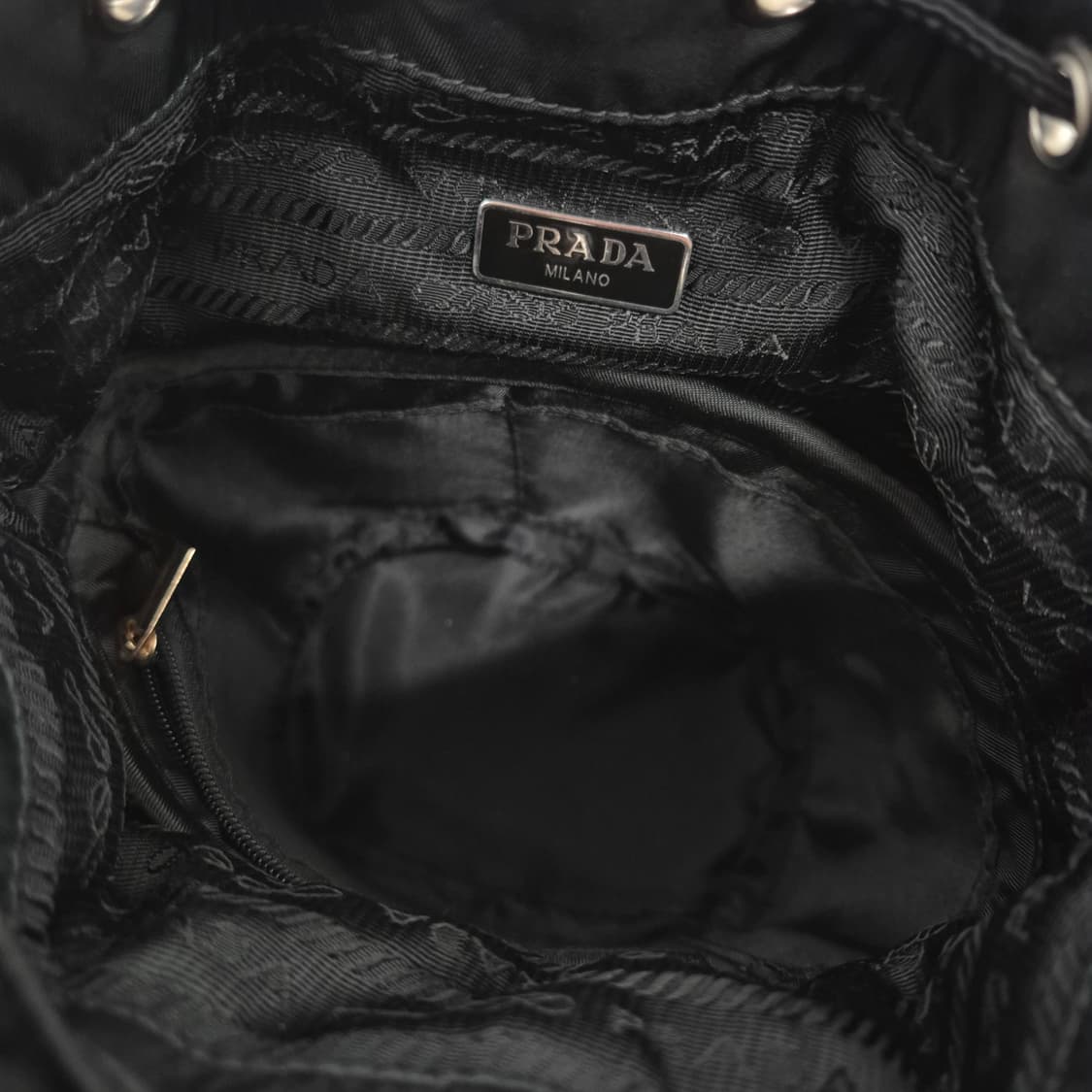 프라다 나일론 버킷 파우치 블랙 (1NS369) 상품이미지8