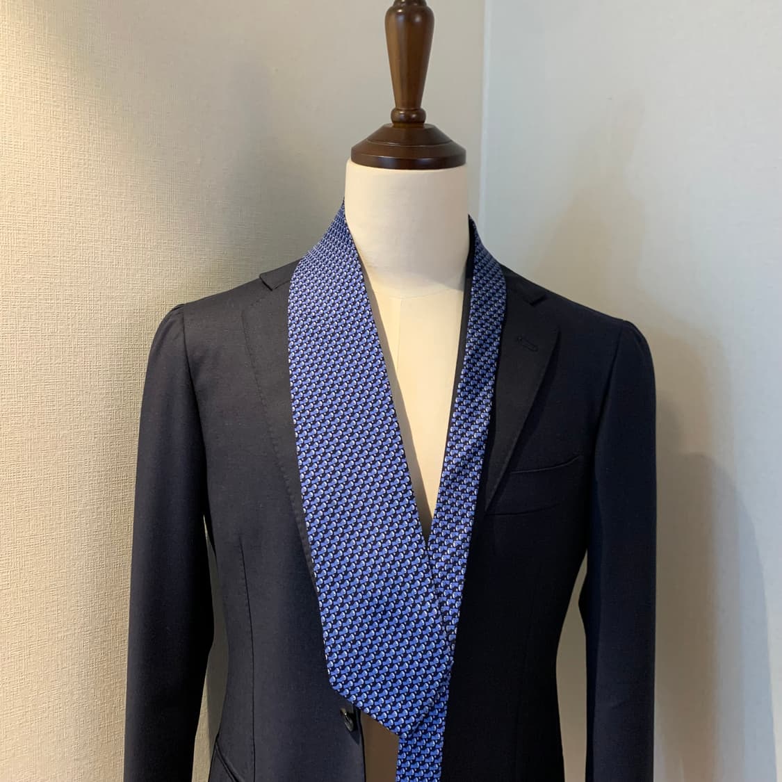 던힐(dunhill) 새상품급 명품넥타이 100실크 네이비컬러 정장룩 상품이미지1