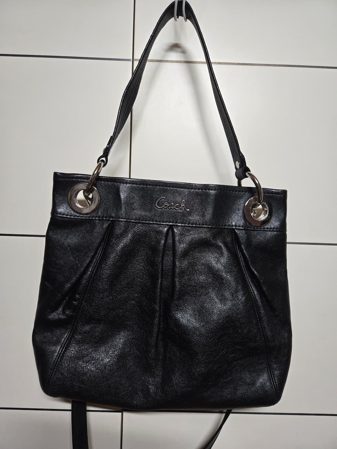 코치 에슐리 레더 히피백 숄더백 상품이미지1