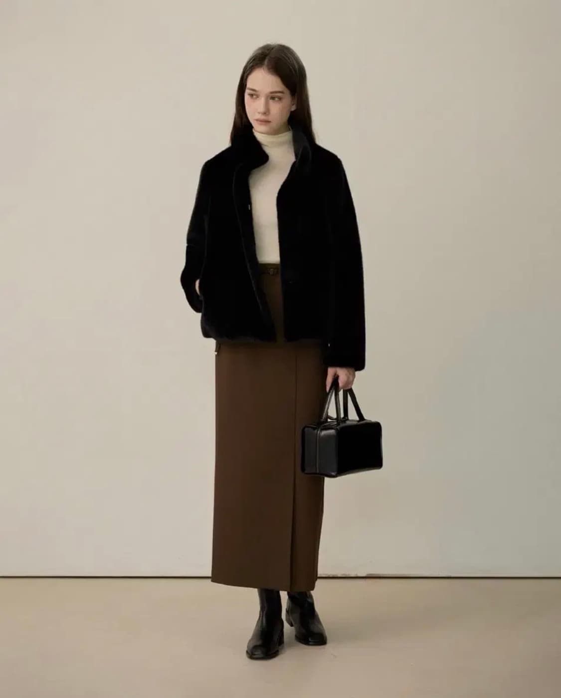 (새상품급) 엘리오티 퍼자켓 블랙 윤비누 착용 상품이미지2