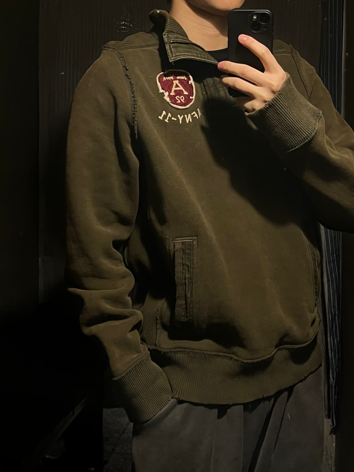 아베크롬비 피치 카키 데미지드 A92 반집업 머슬핏 맨투맨 티셔츠 L 상품이미지2