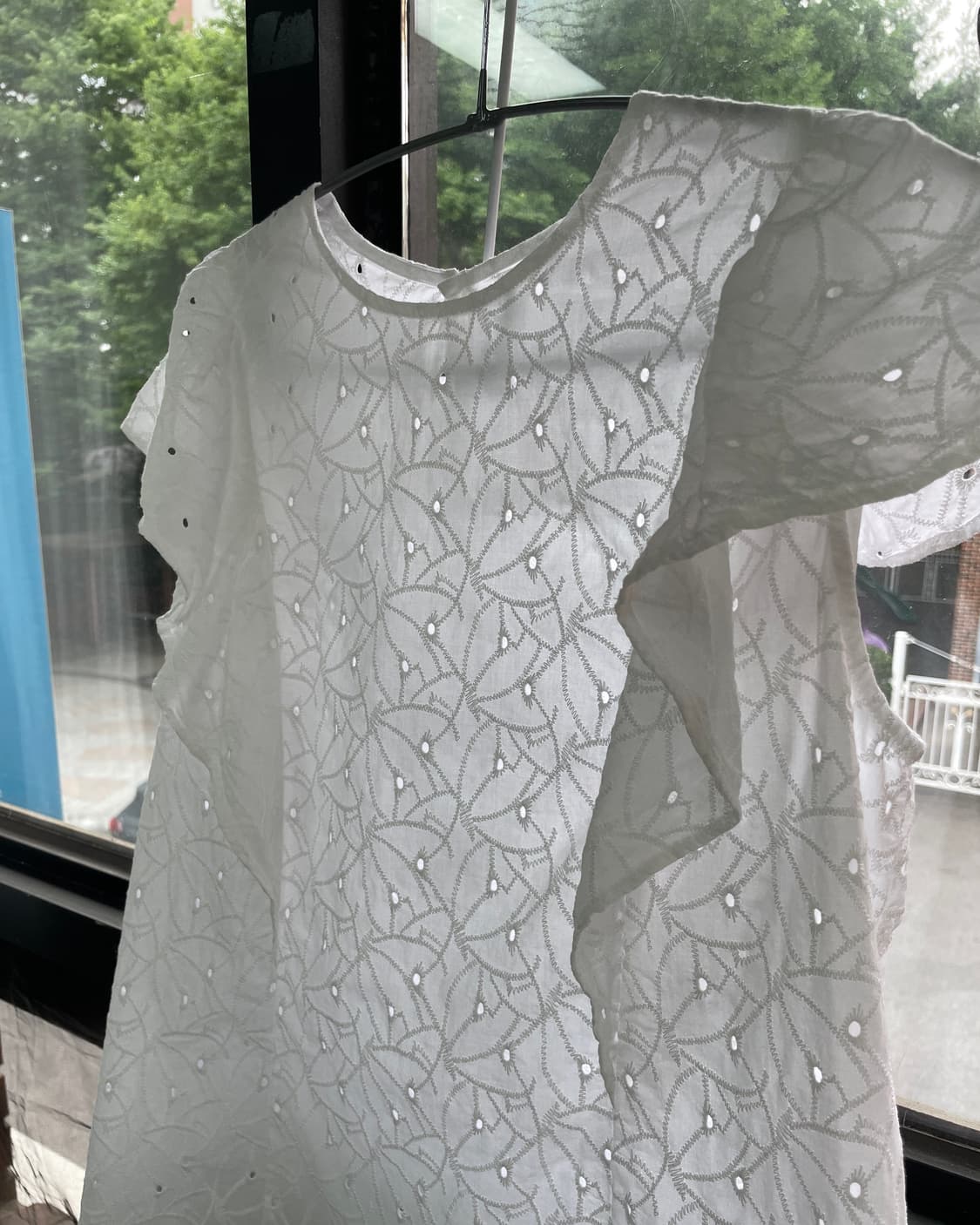 GU • 화이트 코튼 레이스 슬리브리스 상품이미지3