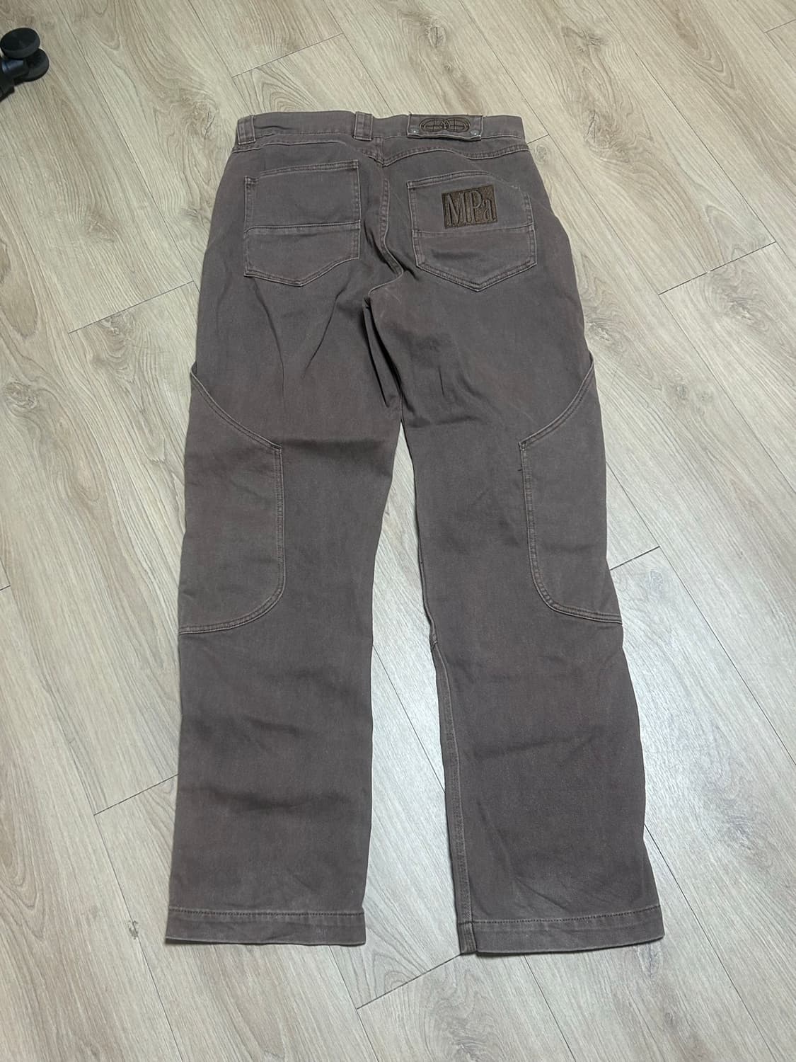 L) 플라스틱 프로덕트 카프팬츠 브라운 상품이미지3