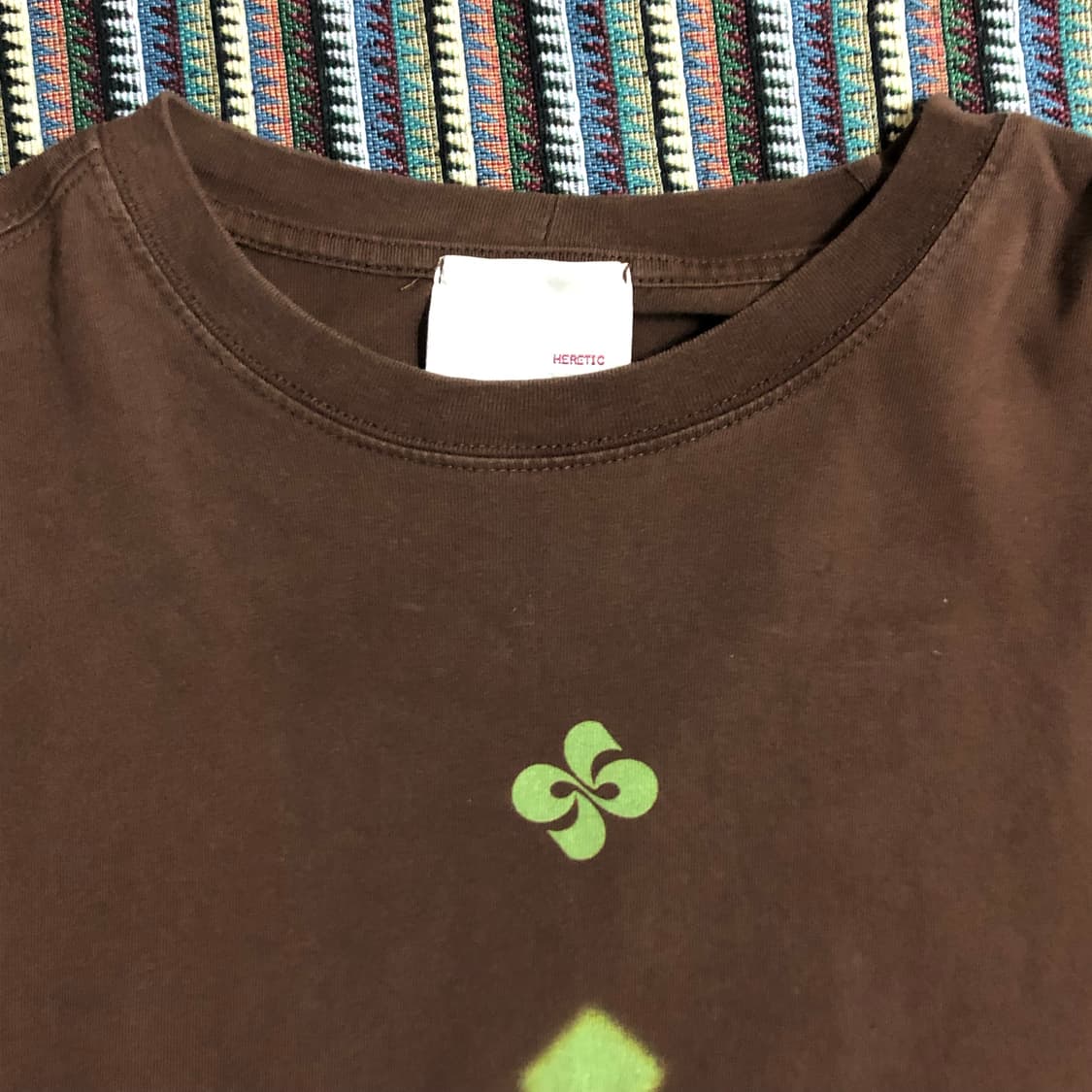 헤레틱 브이로고 티셔츠 브라운 상품이미지2