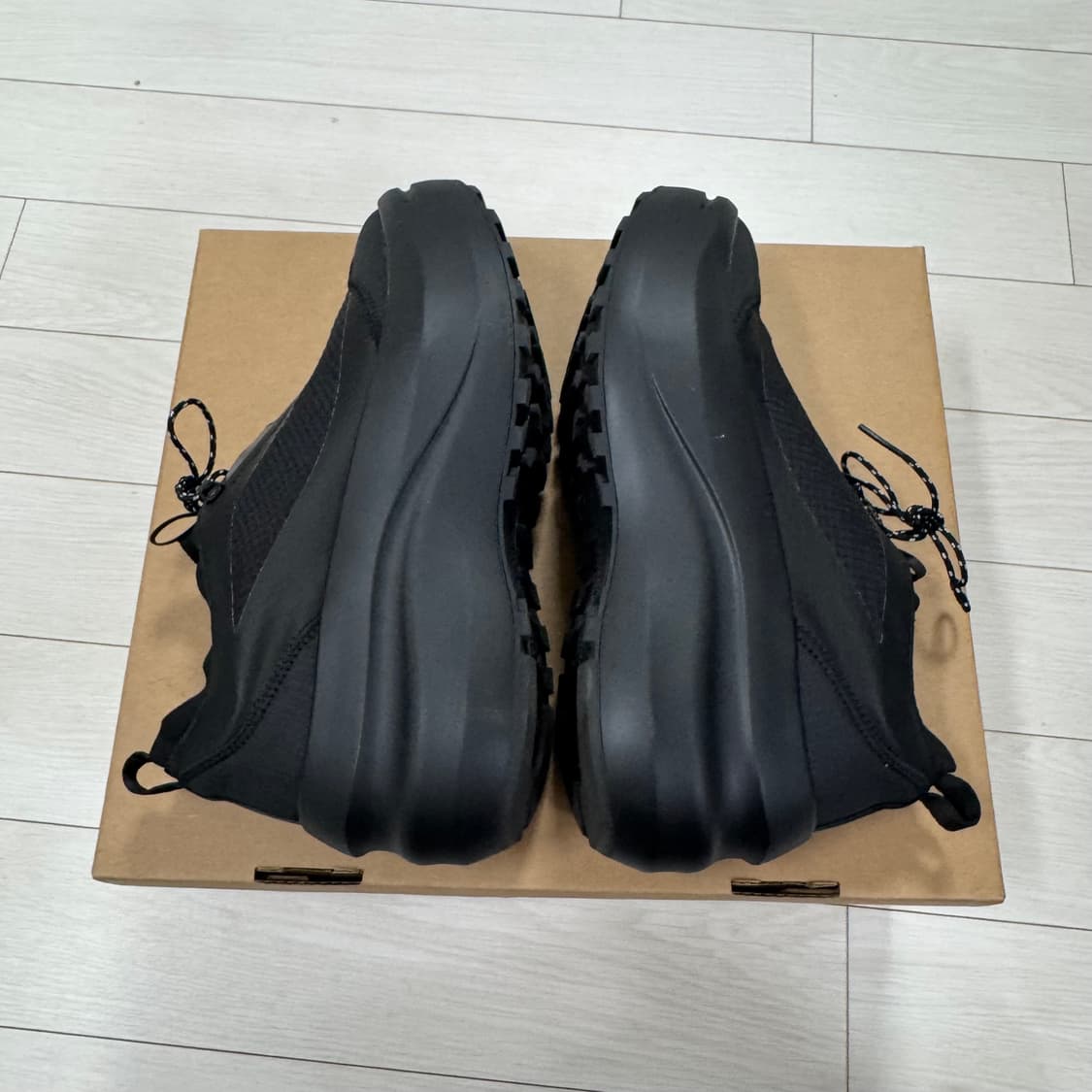 아카이브앱크x리본빛 스니커즈 상품이미지5