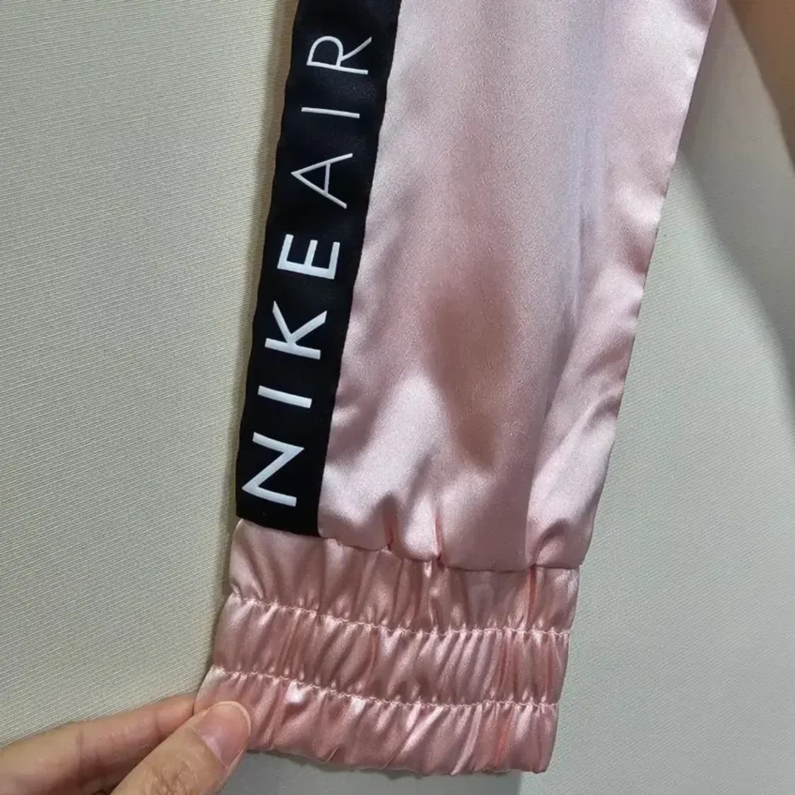 나이키 에어 핑크 새틴 봄버 자켓 상품이미지8
