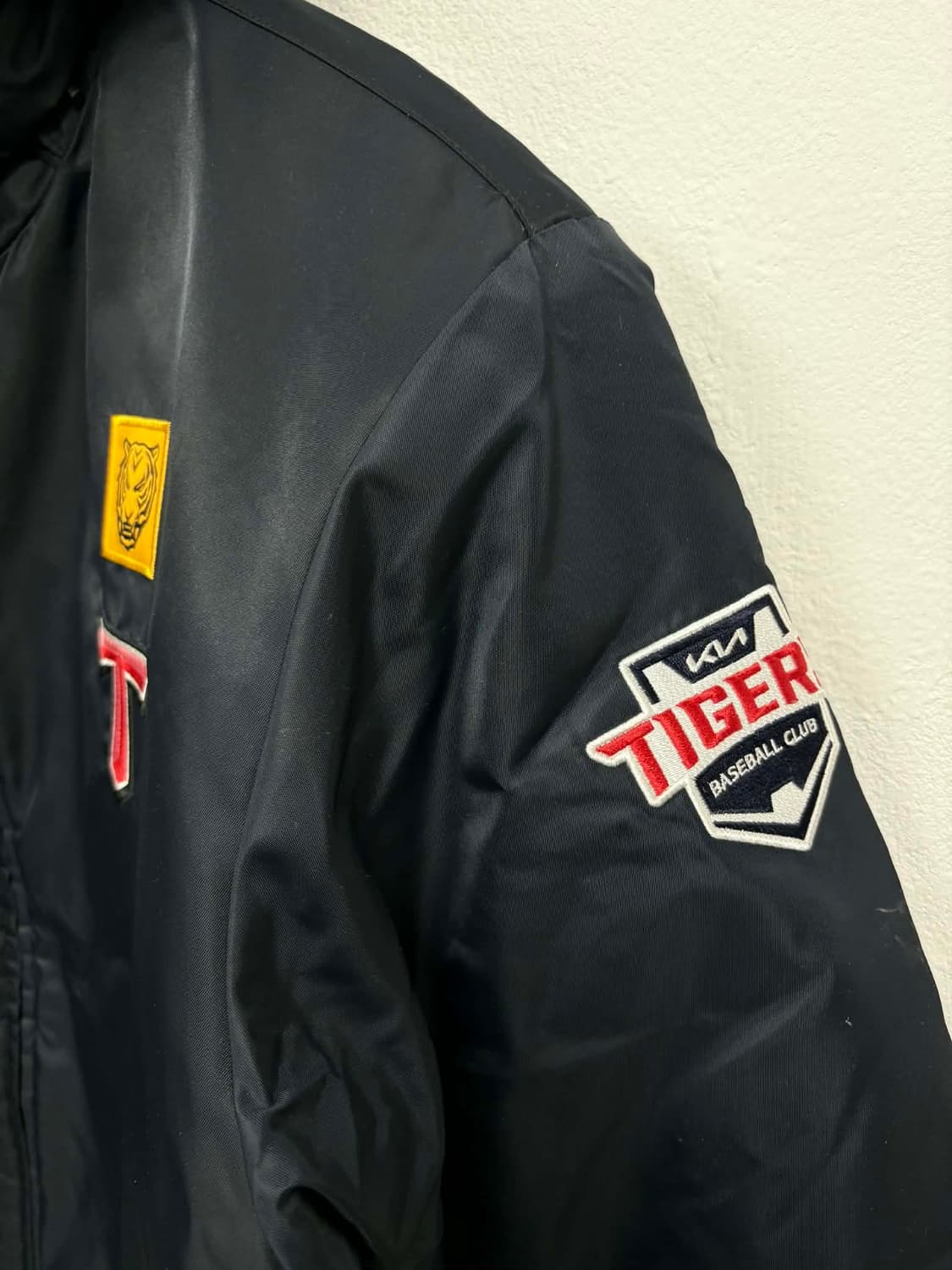 [100] 아이앱 스튜디오 X 기아타이거즈 23어센틱 동계 점퍼 상품이미지5