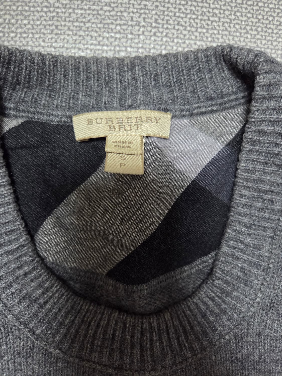 버버리 니트 팝니다 캐시미어100% 상품이미지3