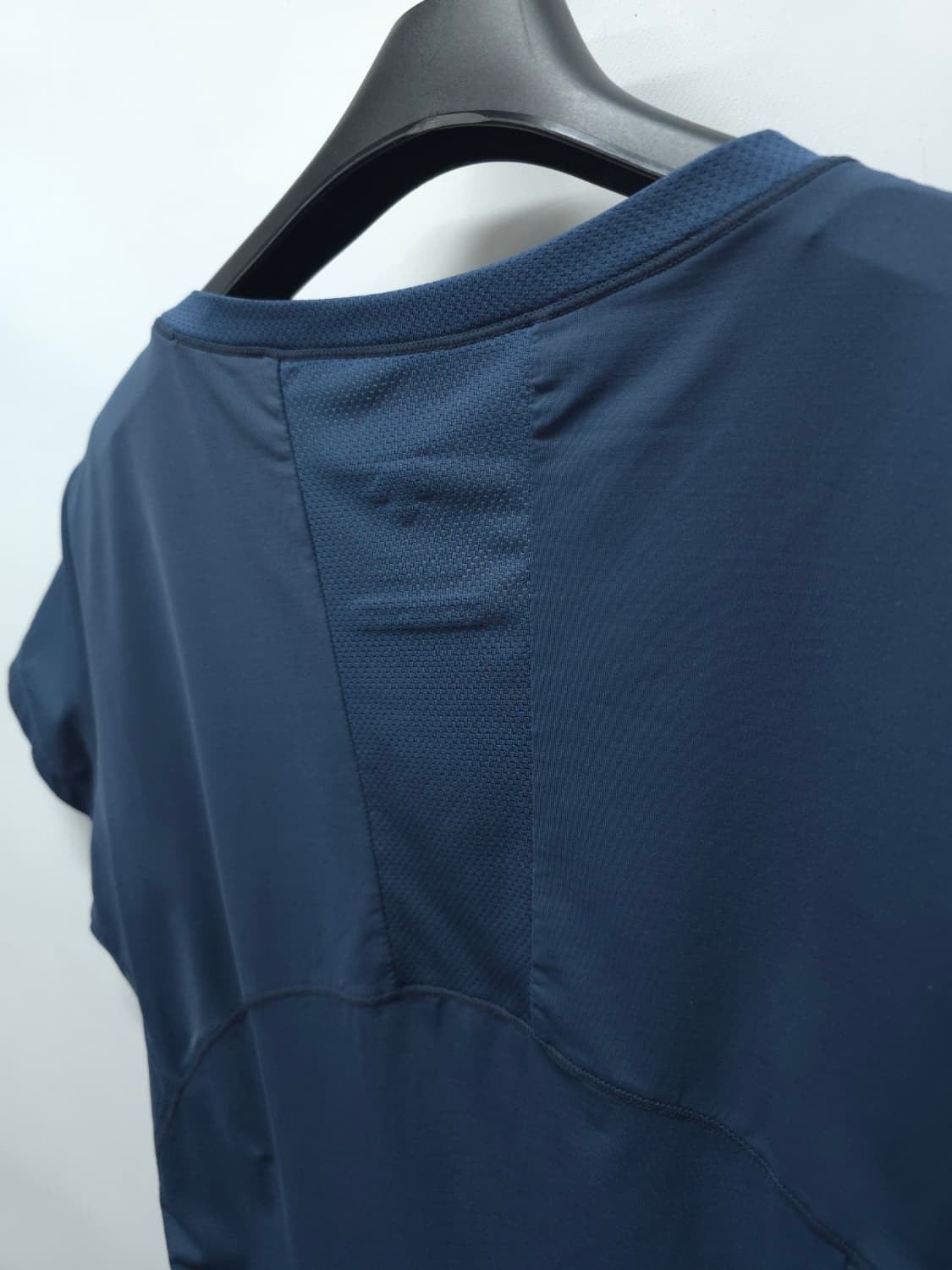 ​데상트 여성 DSW 트레이닝 메쉬 배색 반팔 티셔츠 (55) 상품이미지8