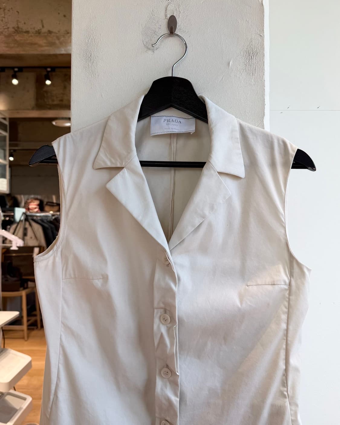 프라다 아이보리 슬리브리스 셔츠 상품이미지3