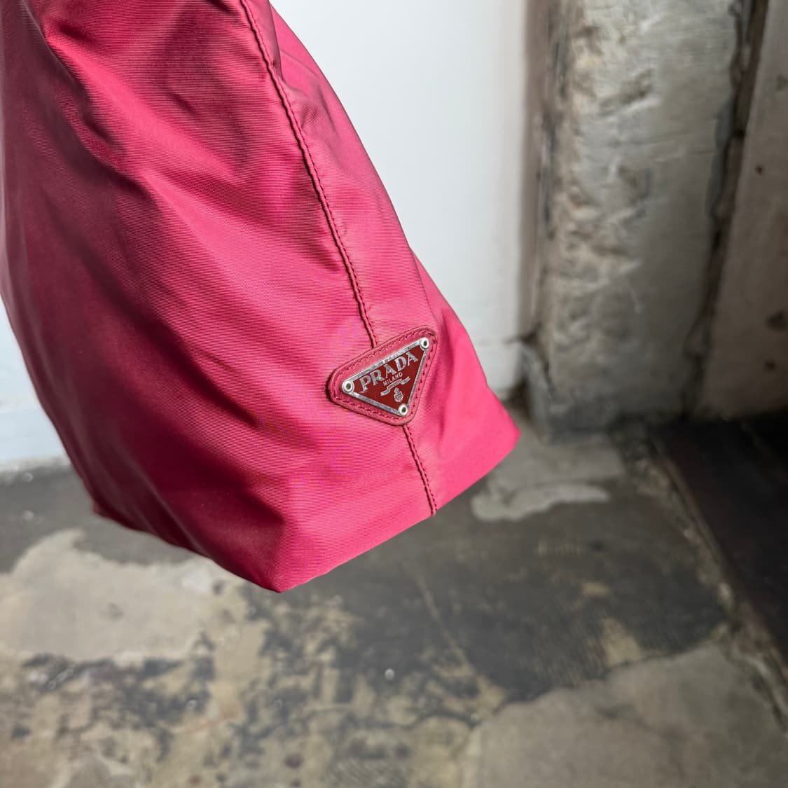 early 00s 프라다 포코노 플라스틱 핸들 토트백 상품이미지3