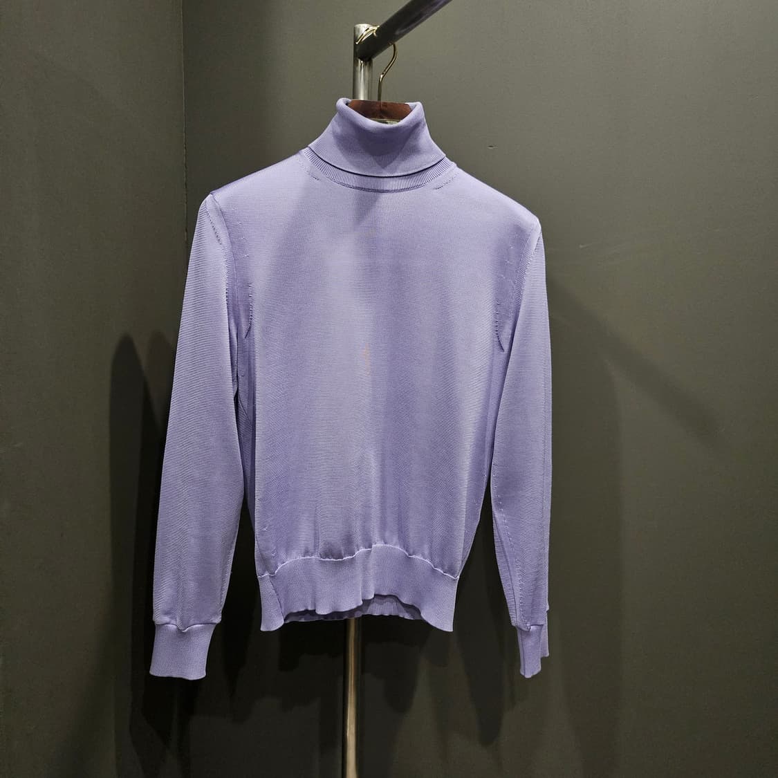 톰포드 실크 100% 퍼플 터틀넥 상품이미지1