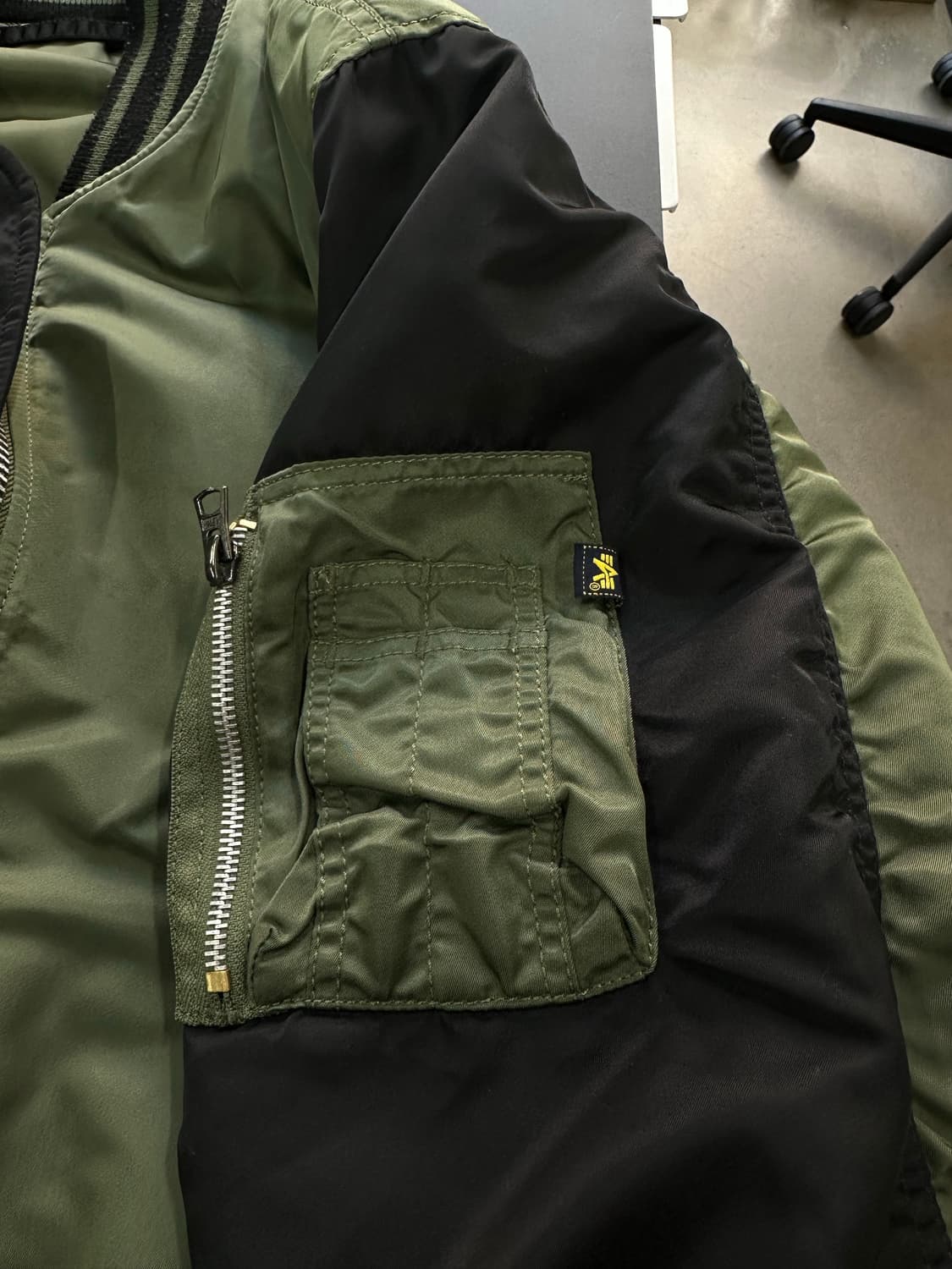 알파인더스트리 리버시블 MA-1 포켓 백자수로고 자켓 상품이미지8