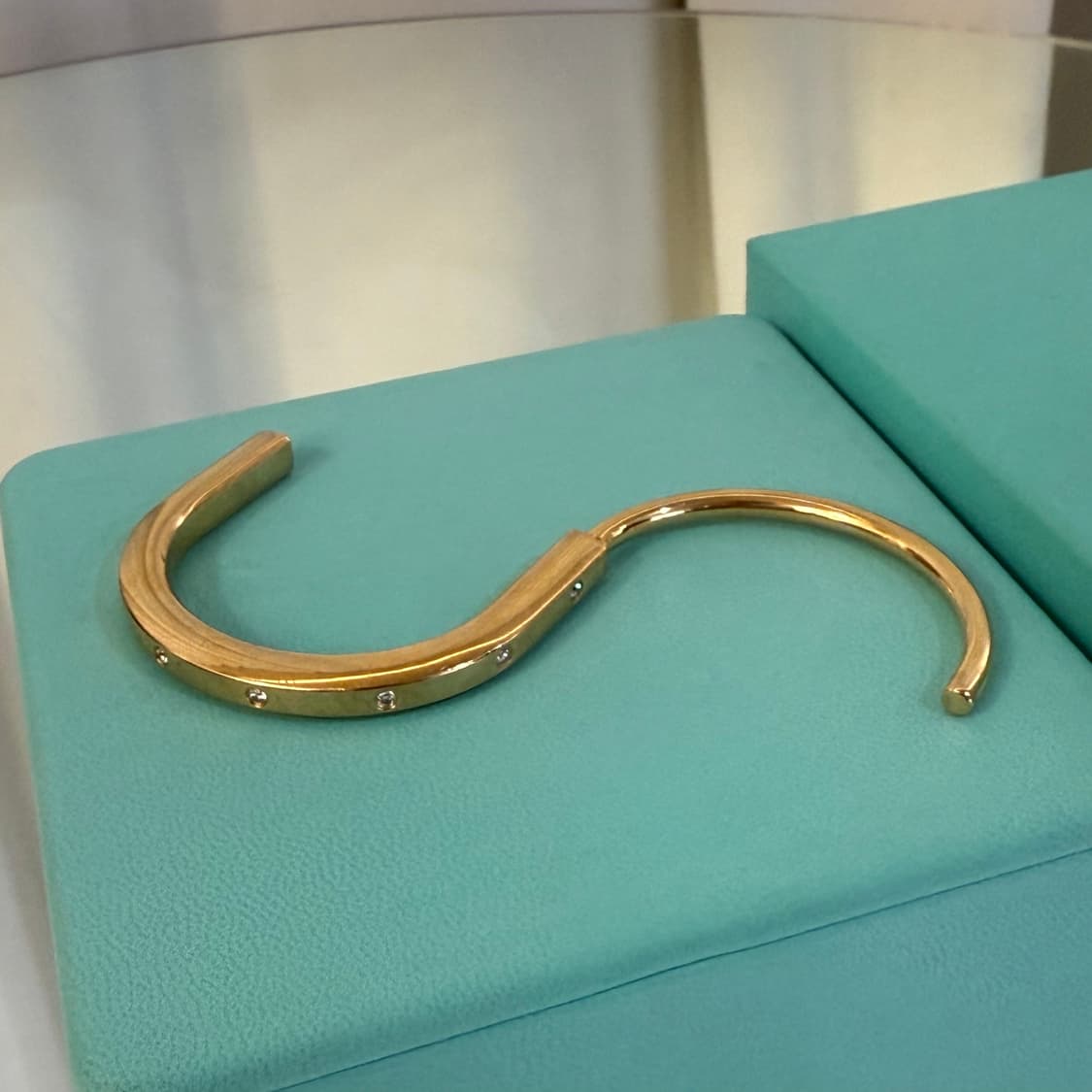 티파니 앤 코 락 뱅글 18K 옐로우 골드 다이아몬드 액센트 상품이미지6