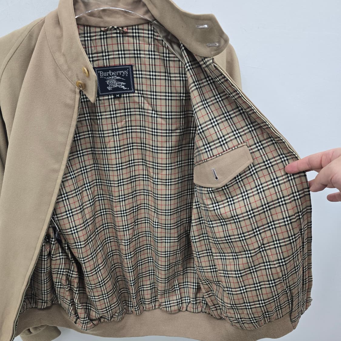 버버리 베이지색 봄버 울 자켓 상품이미지5