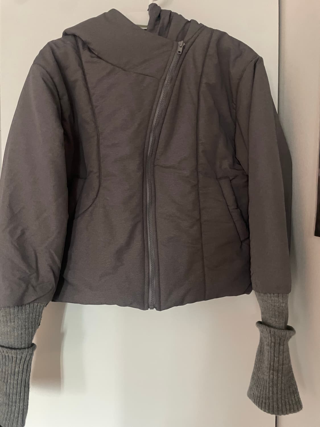 Hooded Asymmetrical Puffer Jacket 상품이미지1