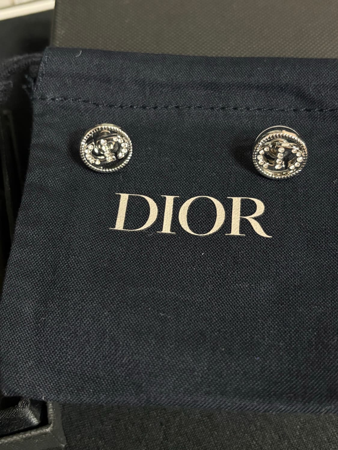 디올 정품 업사이클링 실버 크리스탈 라운드 귀걸이 상품이미지1