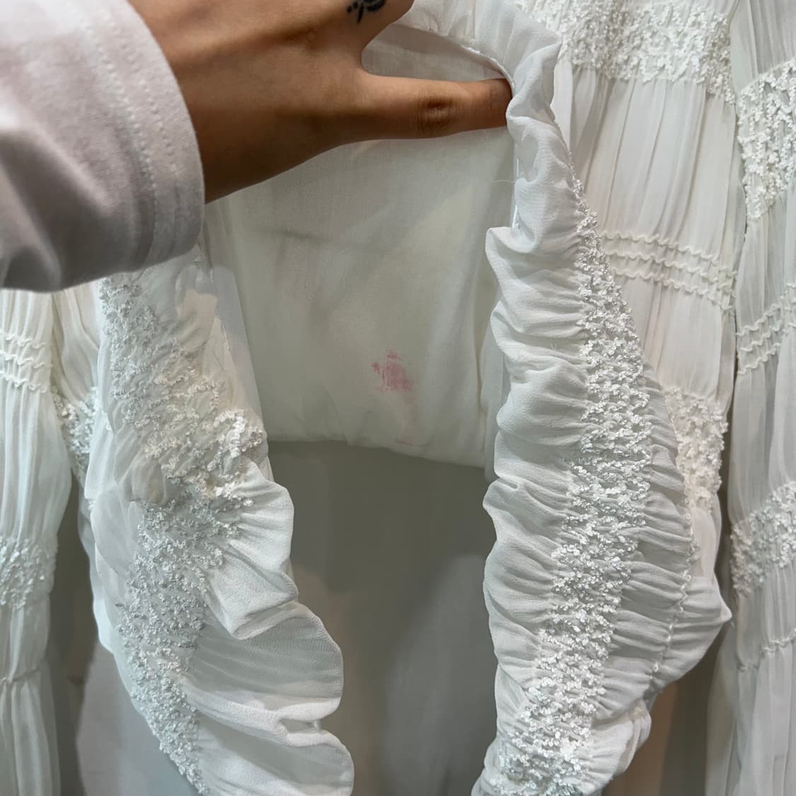 화이트 스팽글 셔링 블라우스 상품이미지6