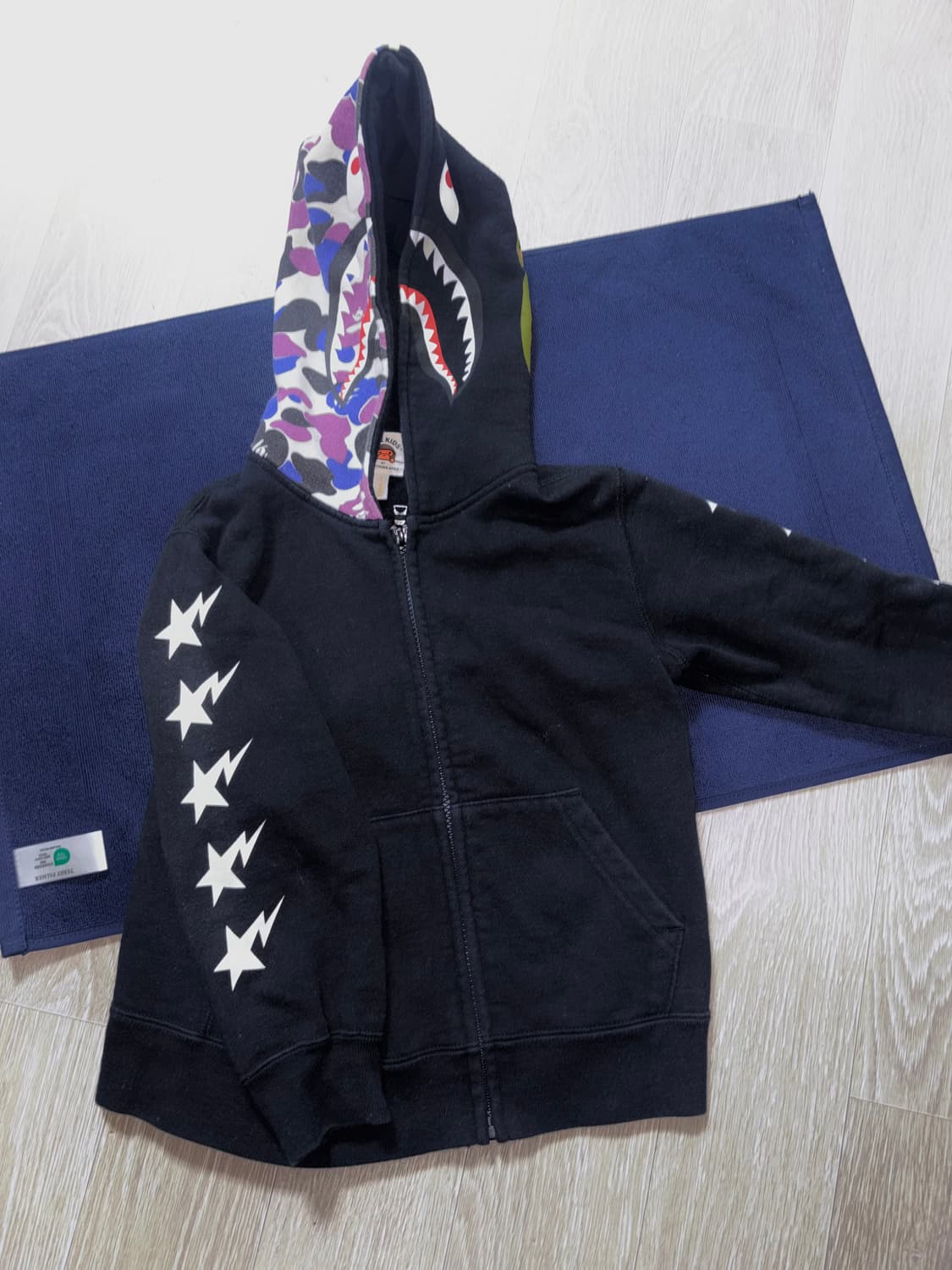 베이프키즈 샤크 홍콩10주년 후드집업 상품이미지1