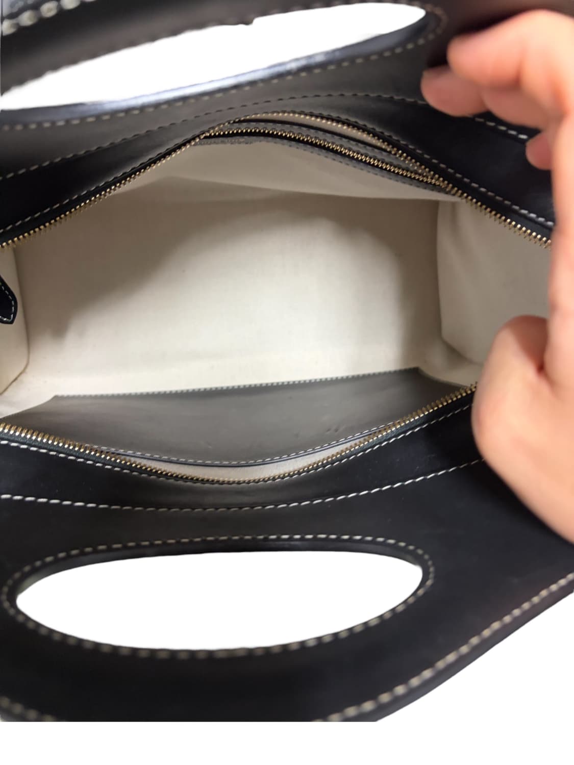 버버리 탑스티치 미디움 포켓 토트백 상품이미지5