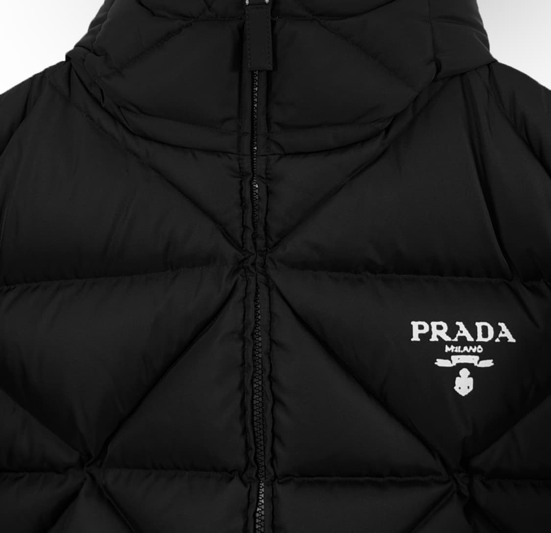 [38] 프라다 여성 리나일론 개버딘 후드 다운 패딩 자켓 블랙 상품이미지4
