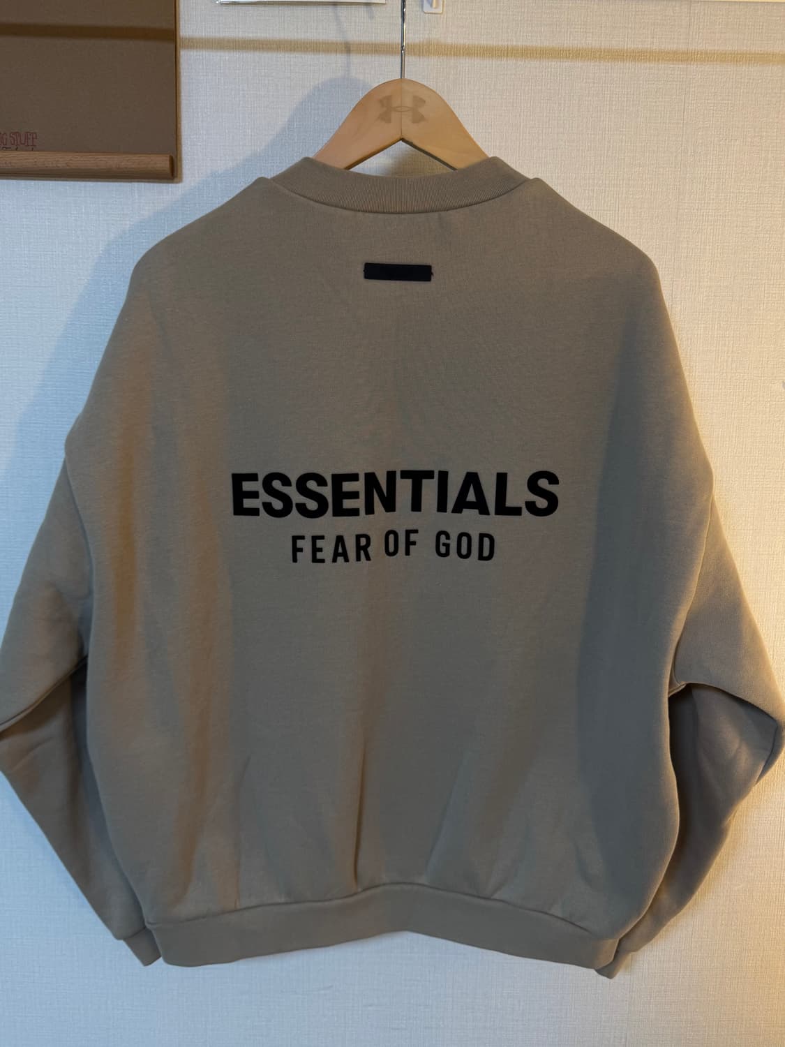 [S]에센셜 피어오브갓 크루넥 데저트 샌드 맨투맨 24FW 상품이미지3