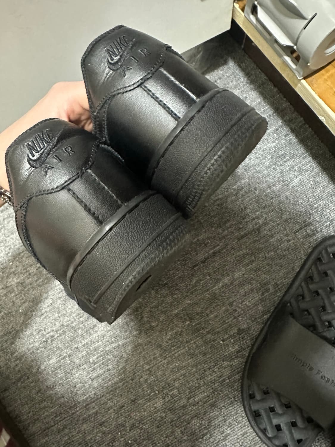 에어포스 트리플블랙 275 상품이미지4