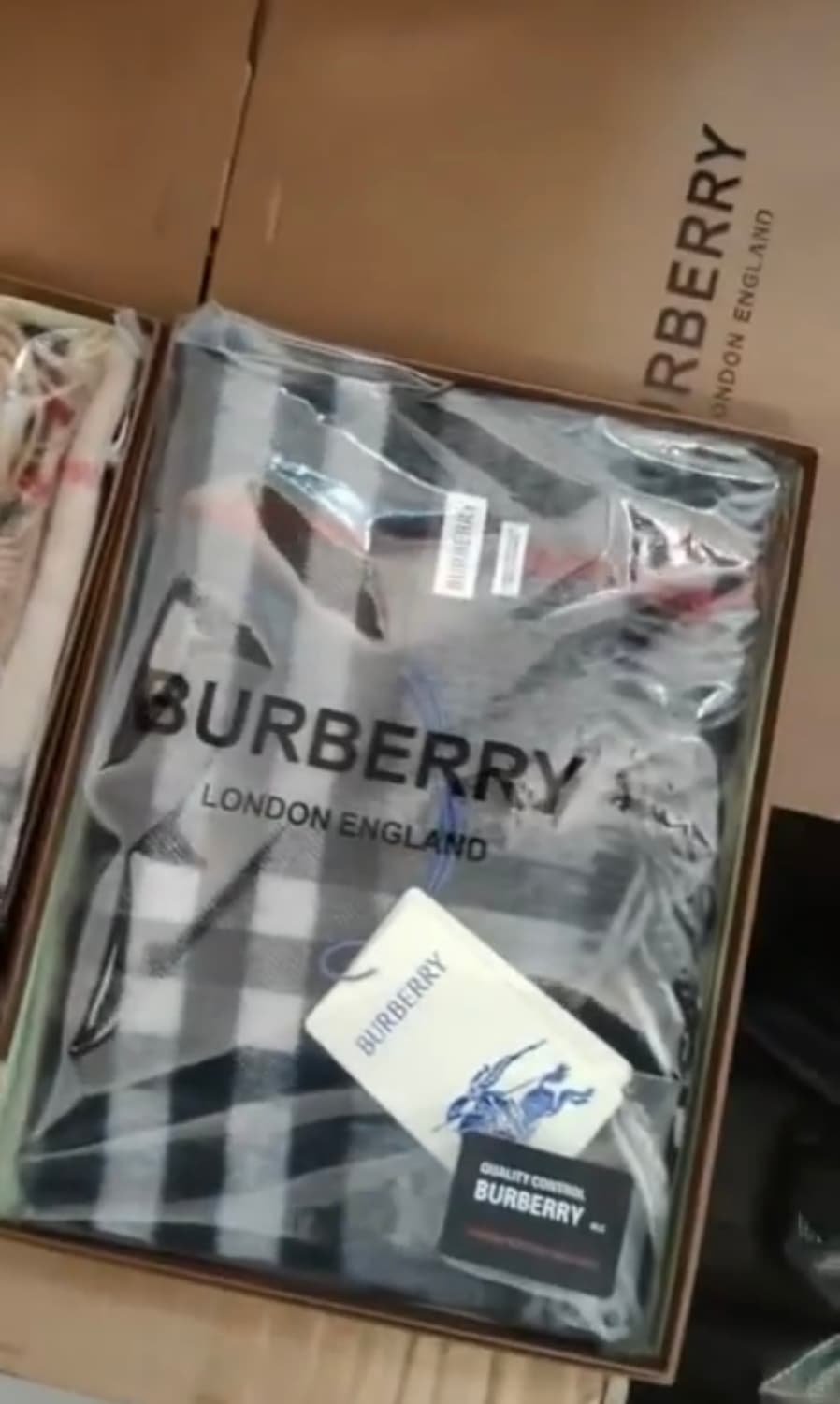 버버리 클래식 체크 캐시미어 머플러 남여공용 정품 상품이미지8