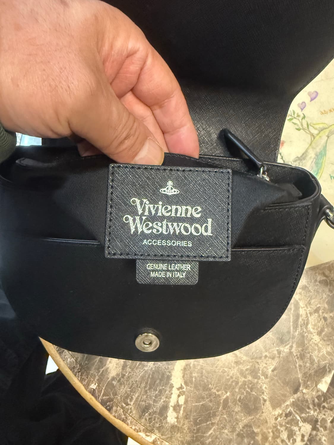 정품 비비안웨스트우드 크로스백 팝니다 상품이미지8