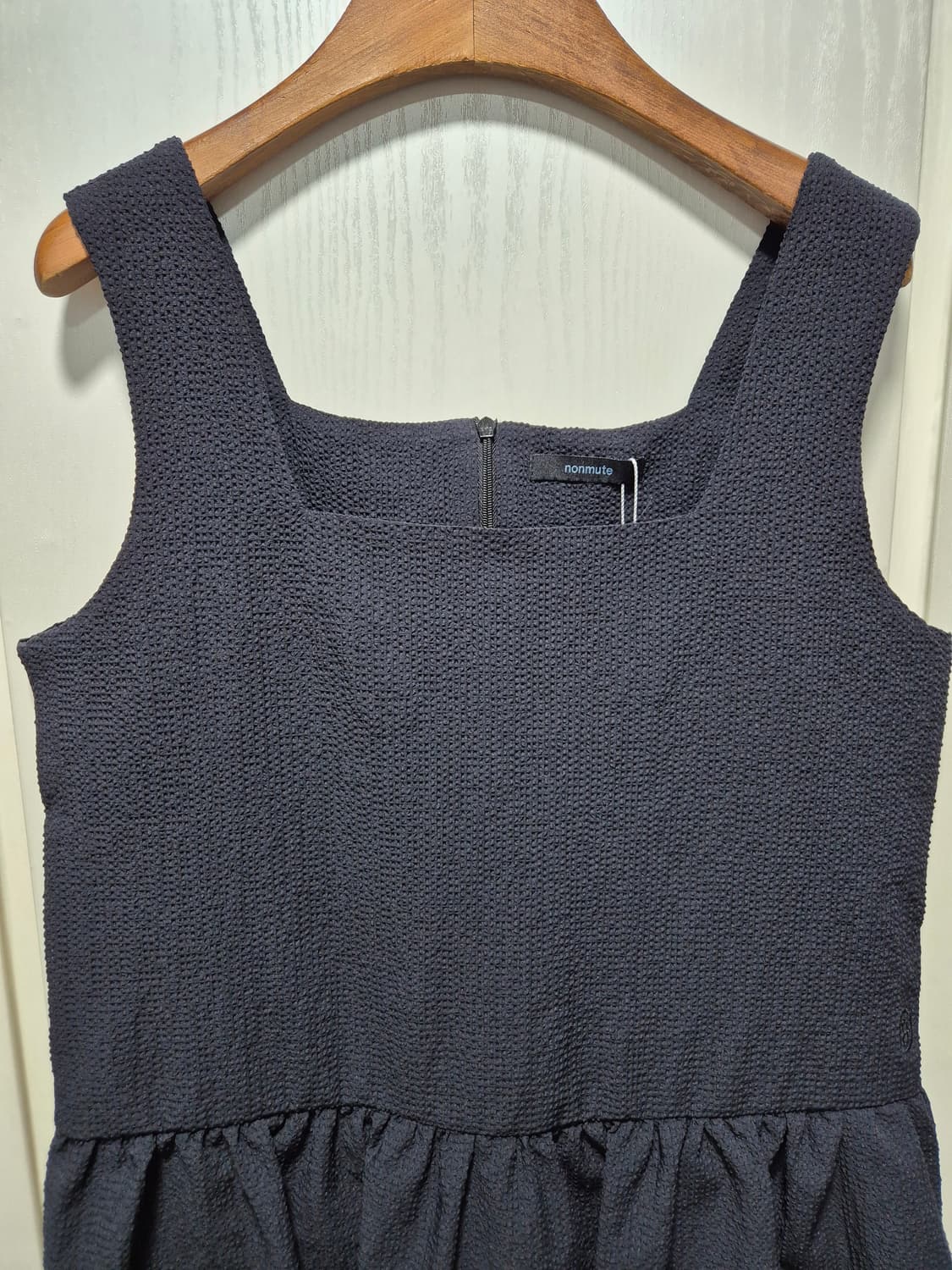 (세일)(새상품)nonmute 다크네이비 민소매 시어서커탑블라우스 상품이미지2