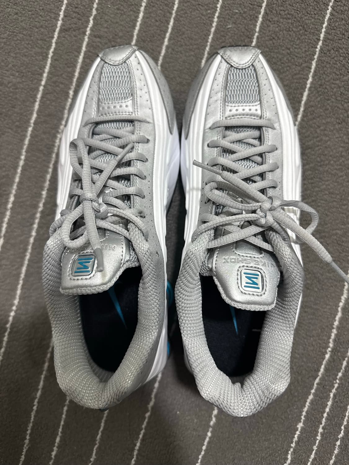 나이키 샥스 R4 메탈릭 실버 화이트 상품이미지8