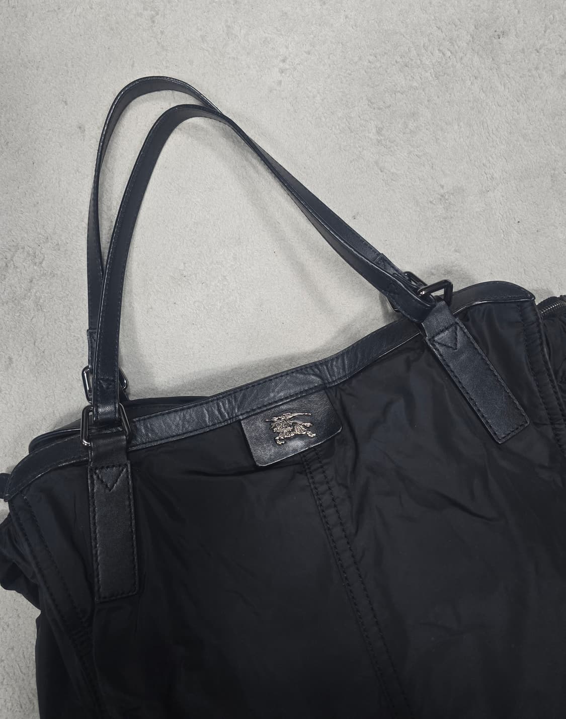 버버리 버클레이 나일론 금속장식 토트백  상품이미지3