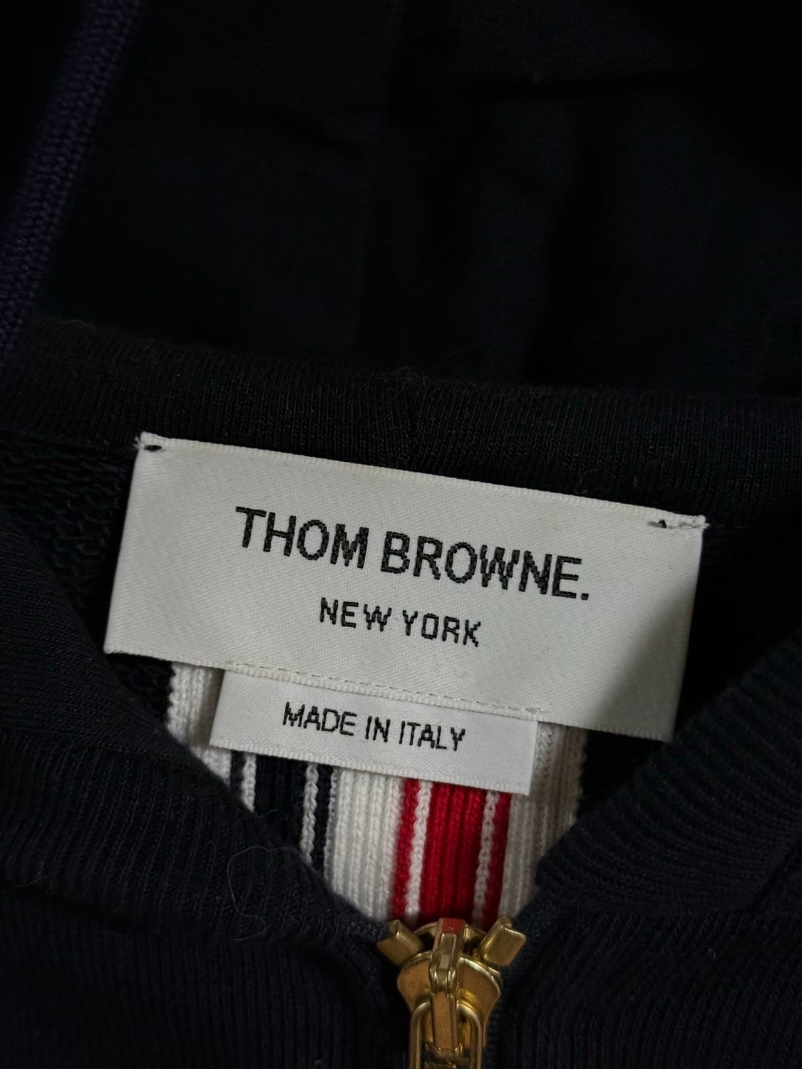 톰브라운 백삼선 금장 후드집업 네이비 신형 5  상품이미지6