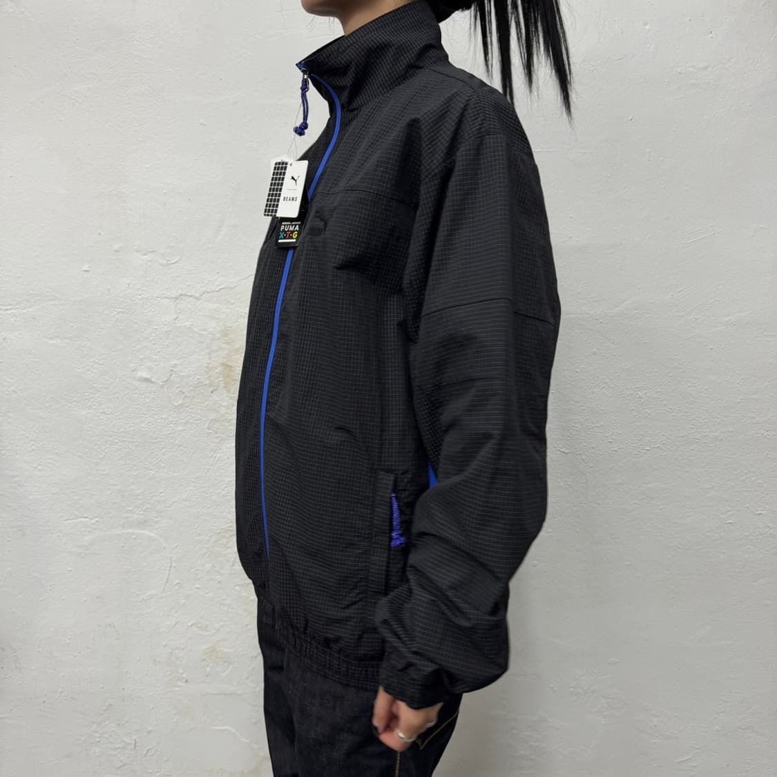 빔즈 x 퓨마 19fw 블랙 블루컬러 립스톱 하이넥 윈드브레이커 상품이미지2