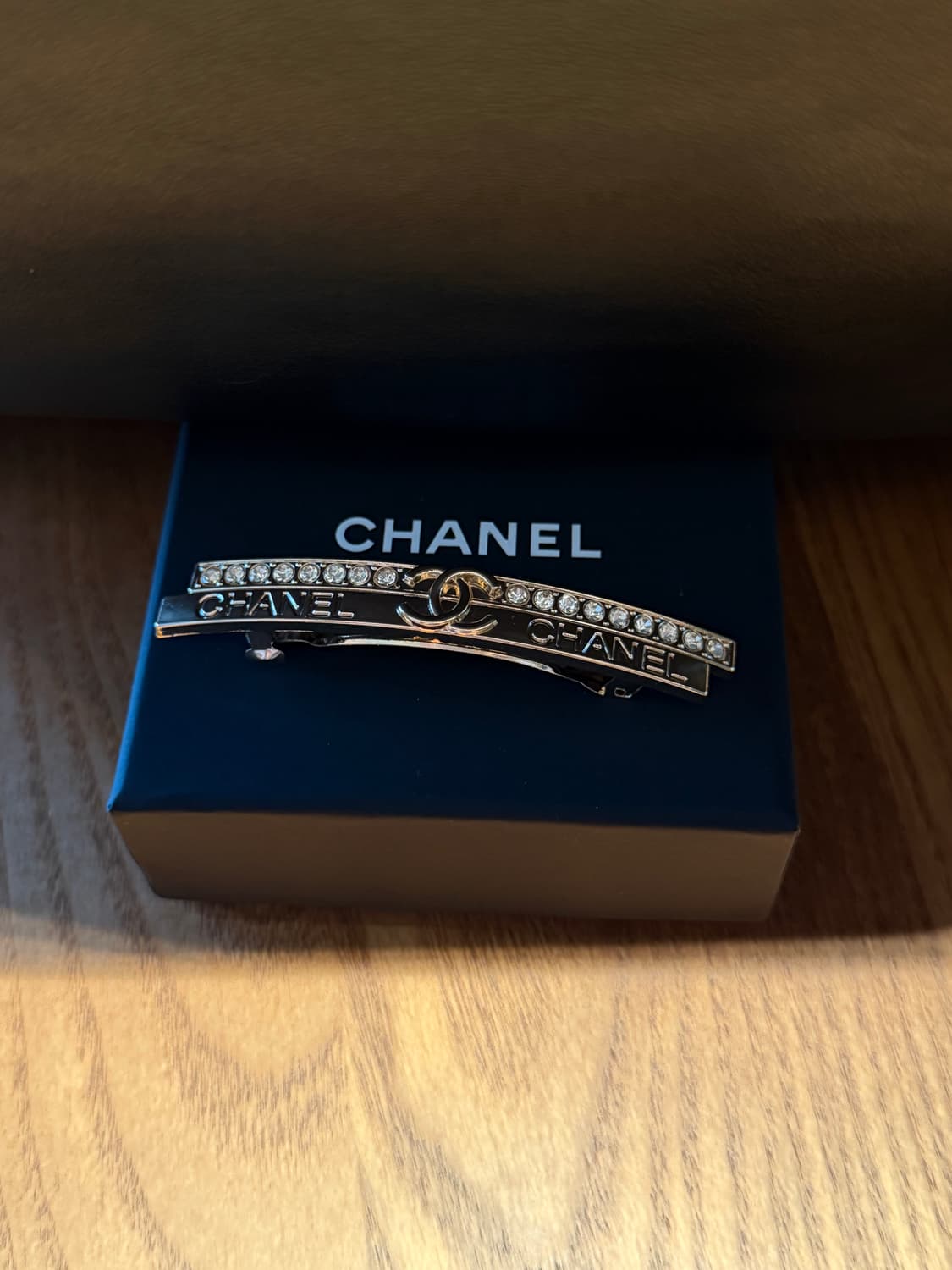 샤넬 업사이클링 CC 크리스탈 골드 헤어핀 상품이미지2