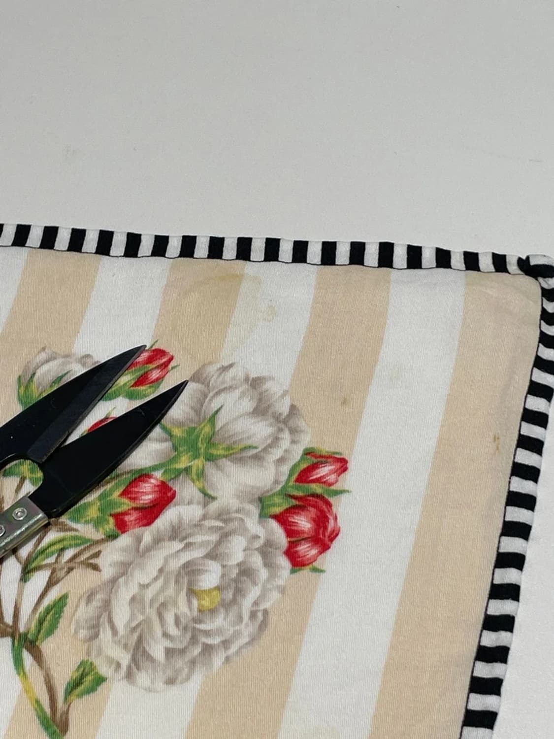 버버리 00s 시그니처 재팬 플라워 쁘띠 반다나 손수건 A1214 상품이미지5