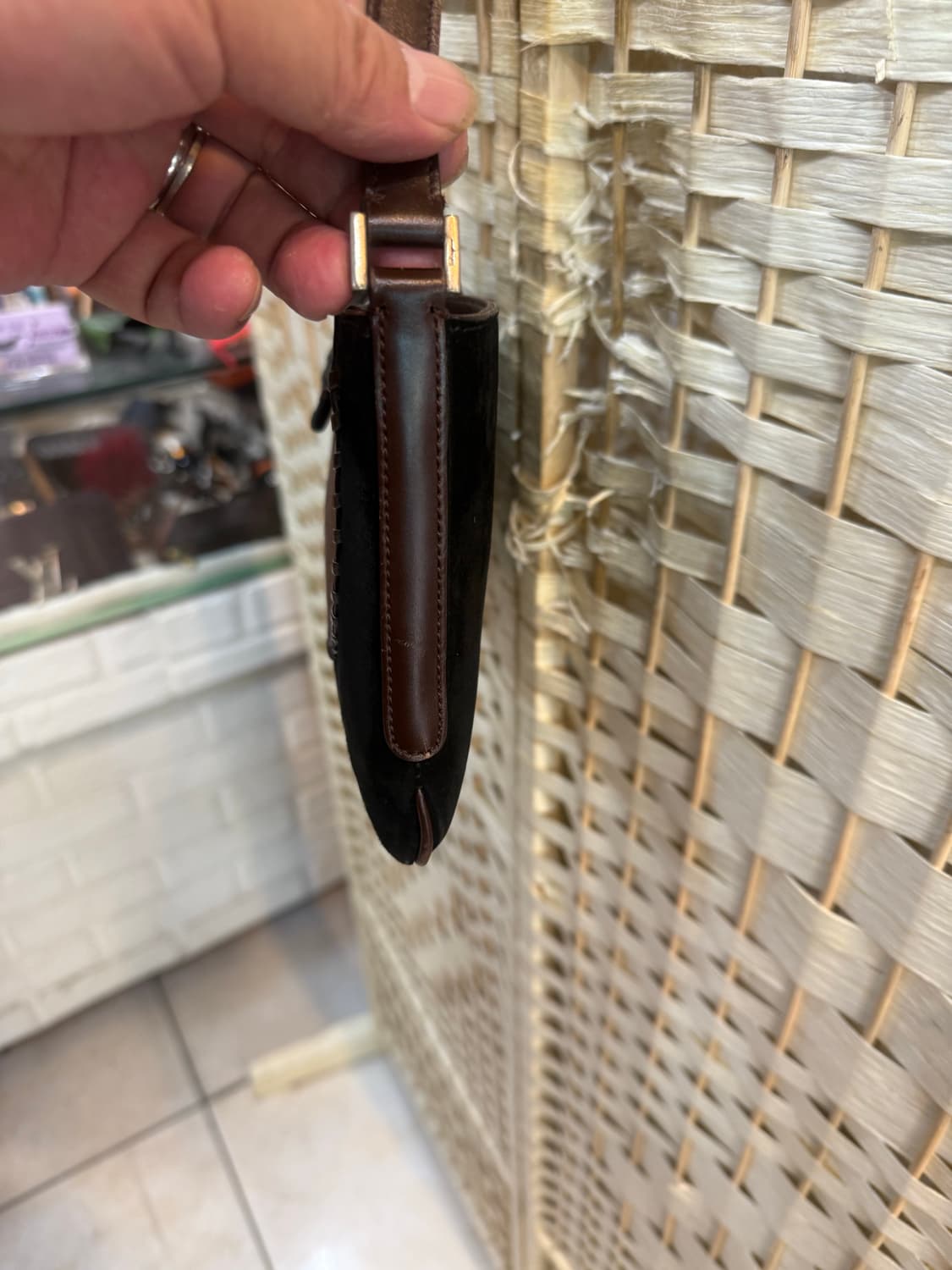 정품 페레가모 스웨이드 숄더백 팝니다 상품이미지2