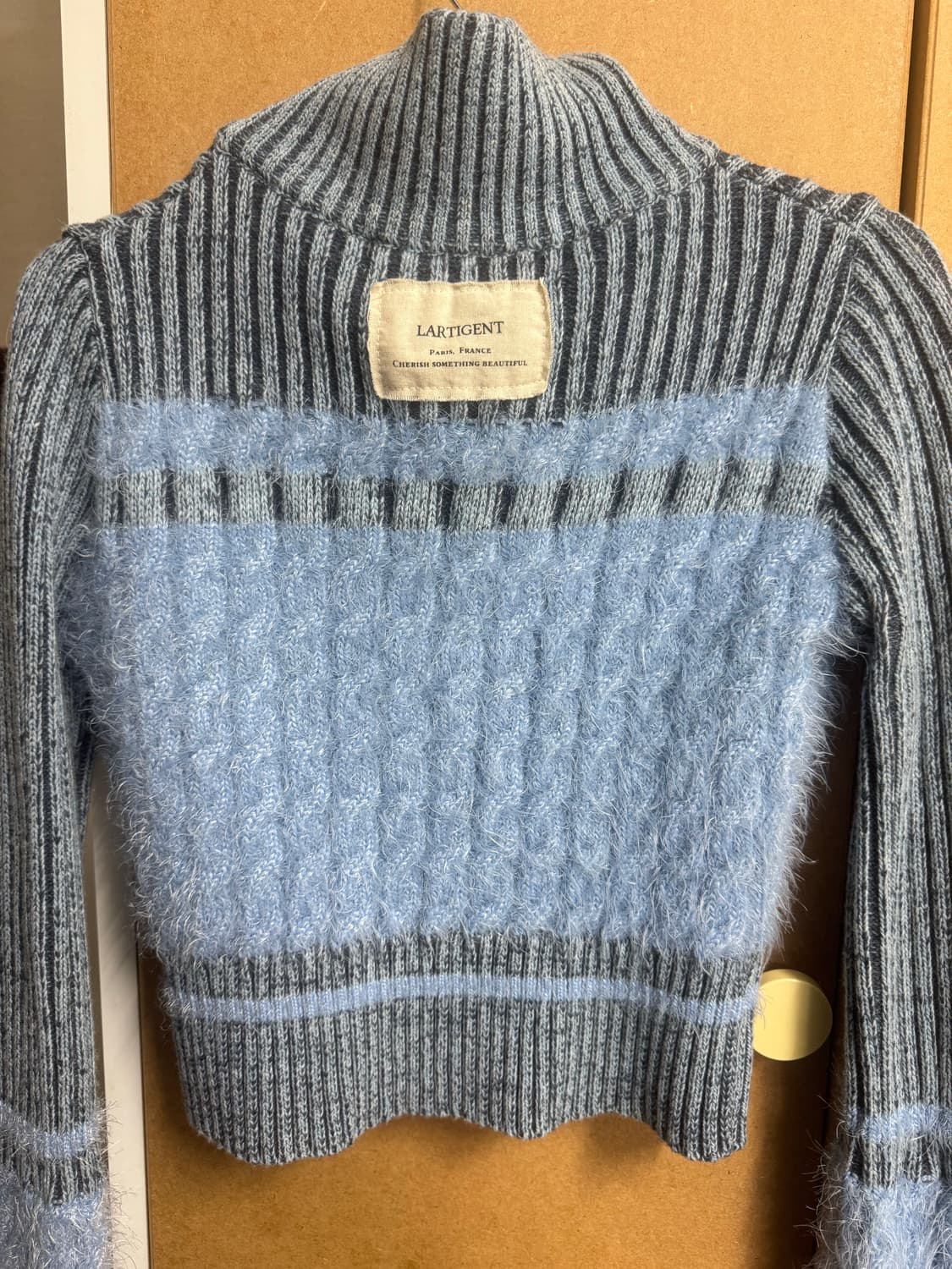 라티젠 카리나 착용 크롭 니트 집업 상품이미지3