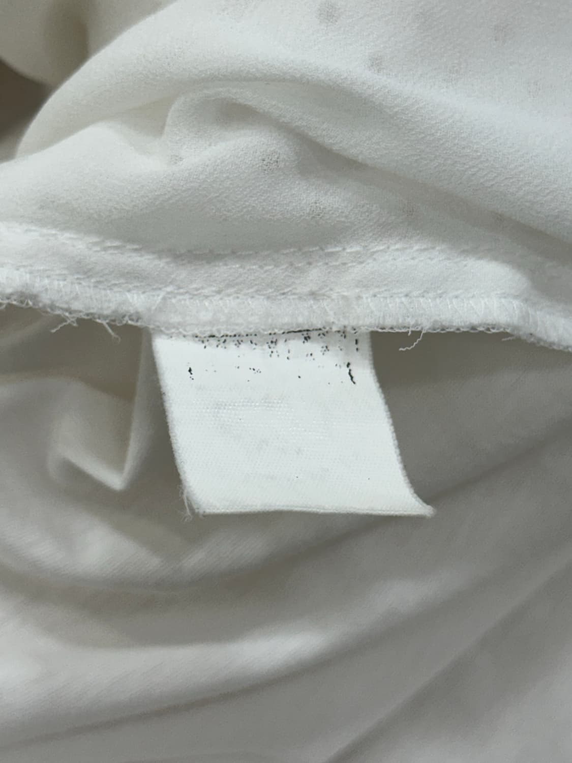 미샤 펀칭 디테일 브이넥 블라우스 상품이미지9