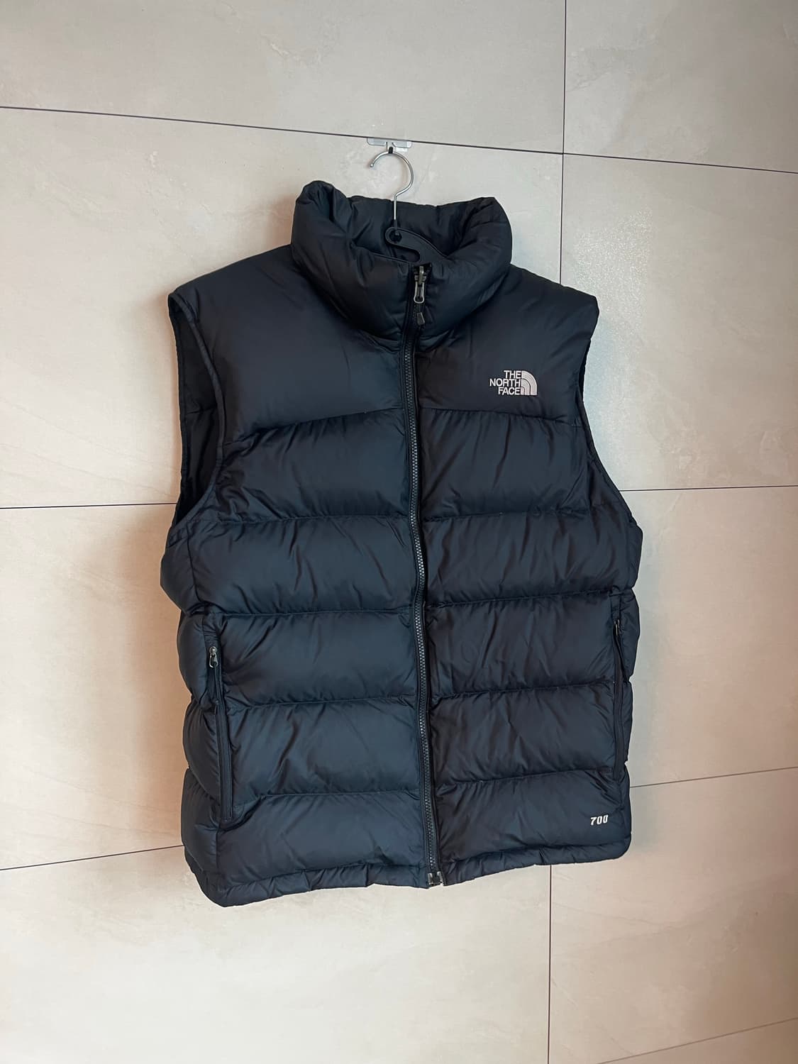 노스페이스 눕시 700 패딩 조끼 블랙 [L]  상품이미지1