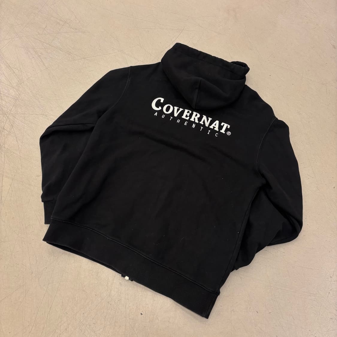 커버낫 빅로고 블랙 후드집업 상품이미지3