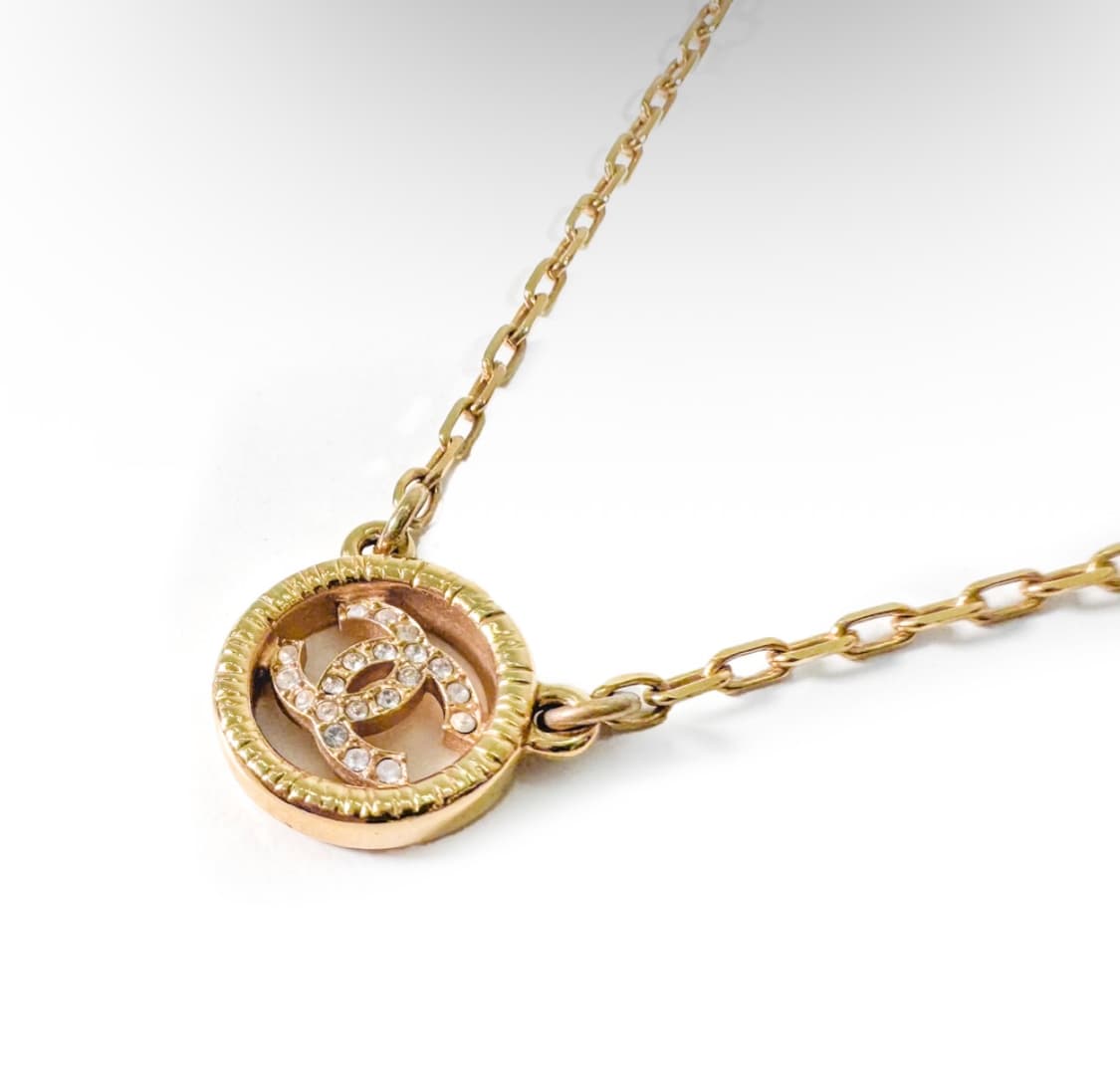 샤넬 여성 CC로고 체인 라운드 크리스탈 펜던트 목걸이 골드 AB9046 상품이미지6