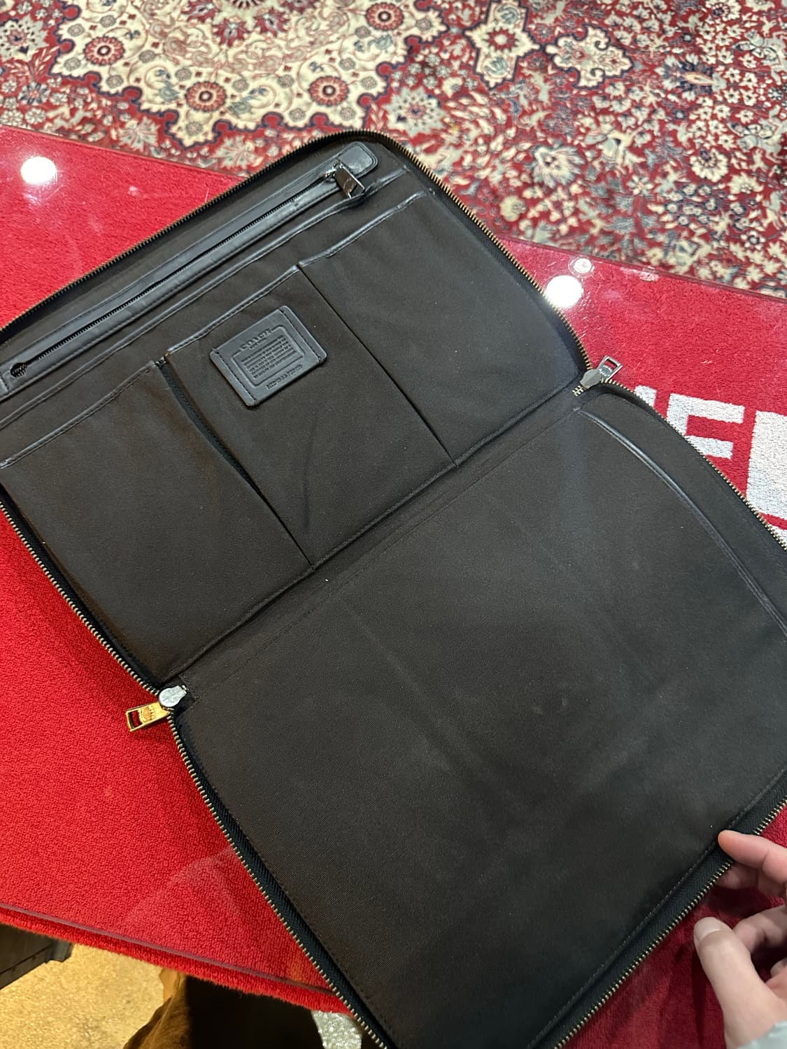 코치 사피아노 레더 클러치백 상품이미지3