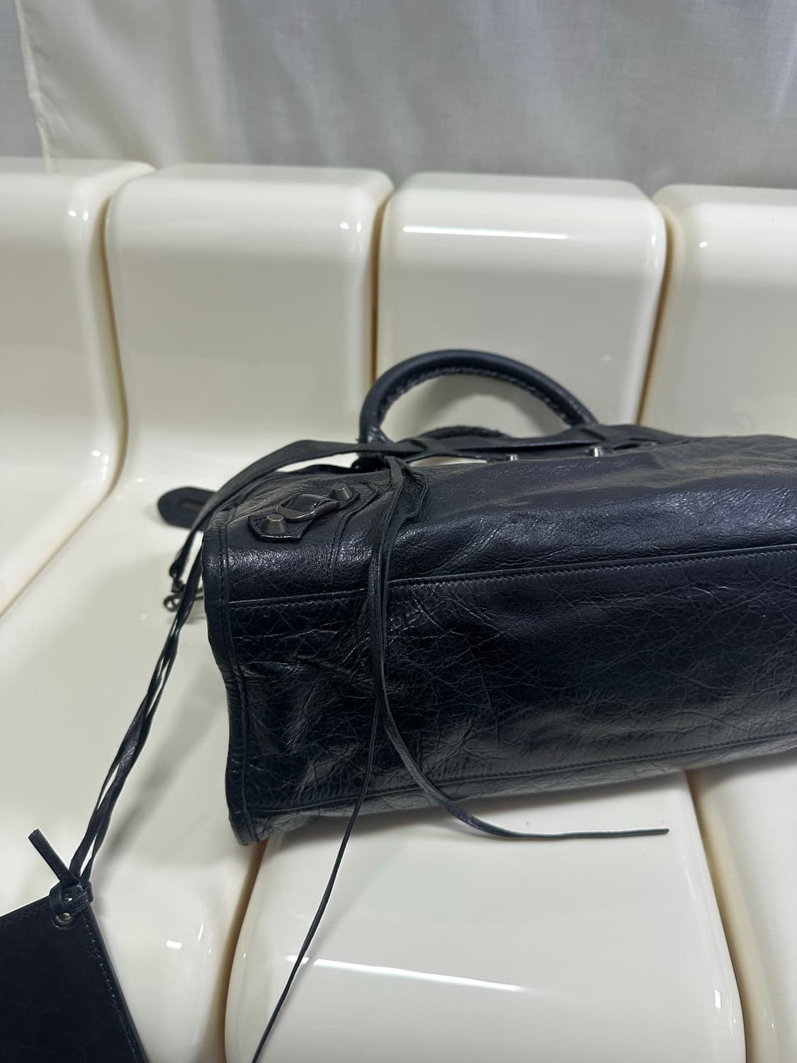 ❌거래중[A 정품] 발렌시아가 시티 모터백 미디움 블랙 상품이미지7