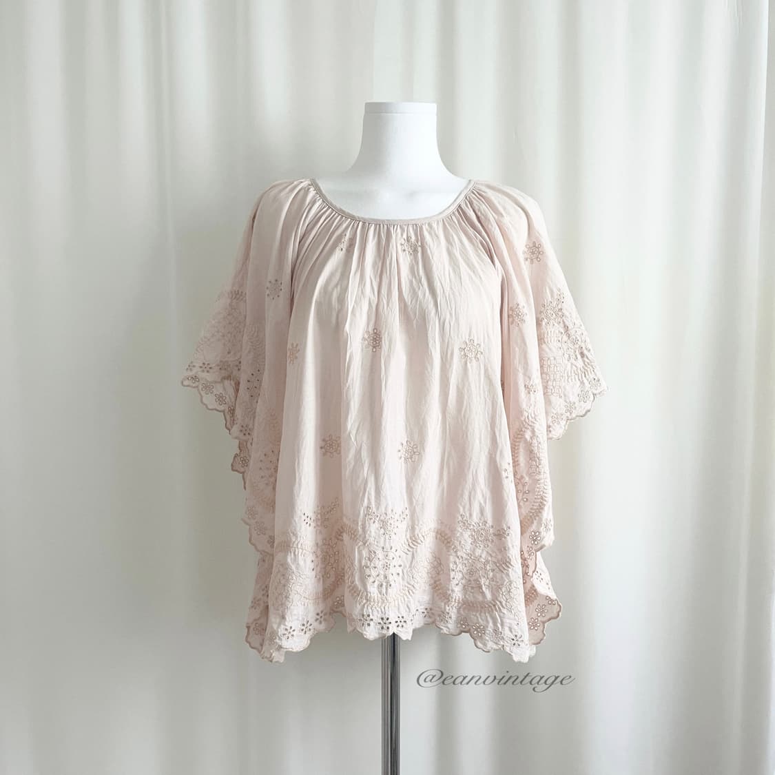pink embroidery poncho blouse 상품이미지1