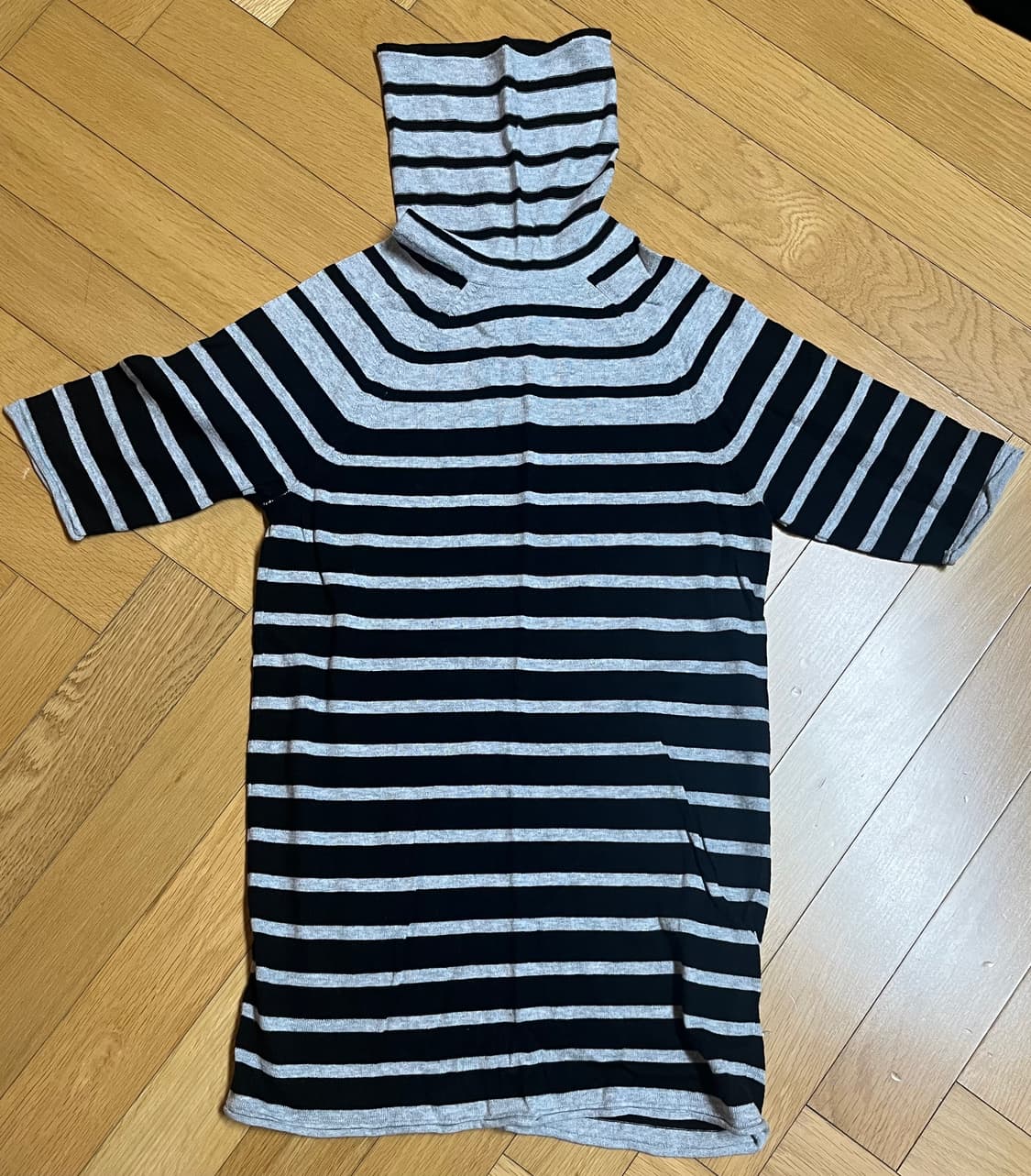 GAP 반팔 터틀넥 니트 상품이미지1