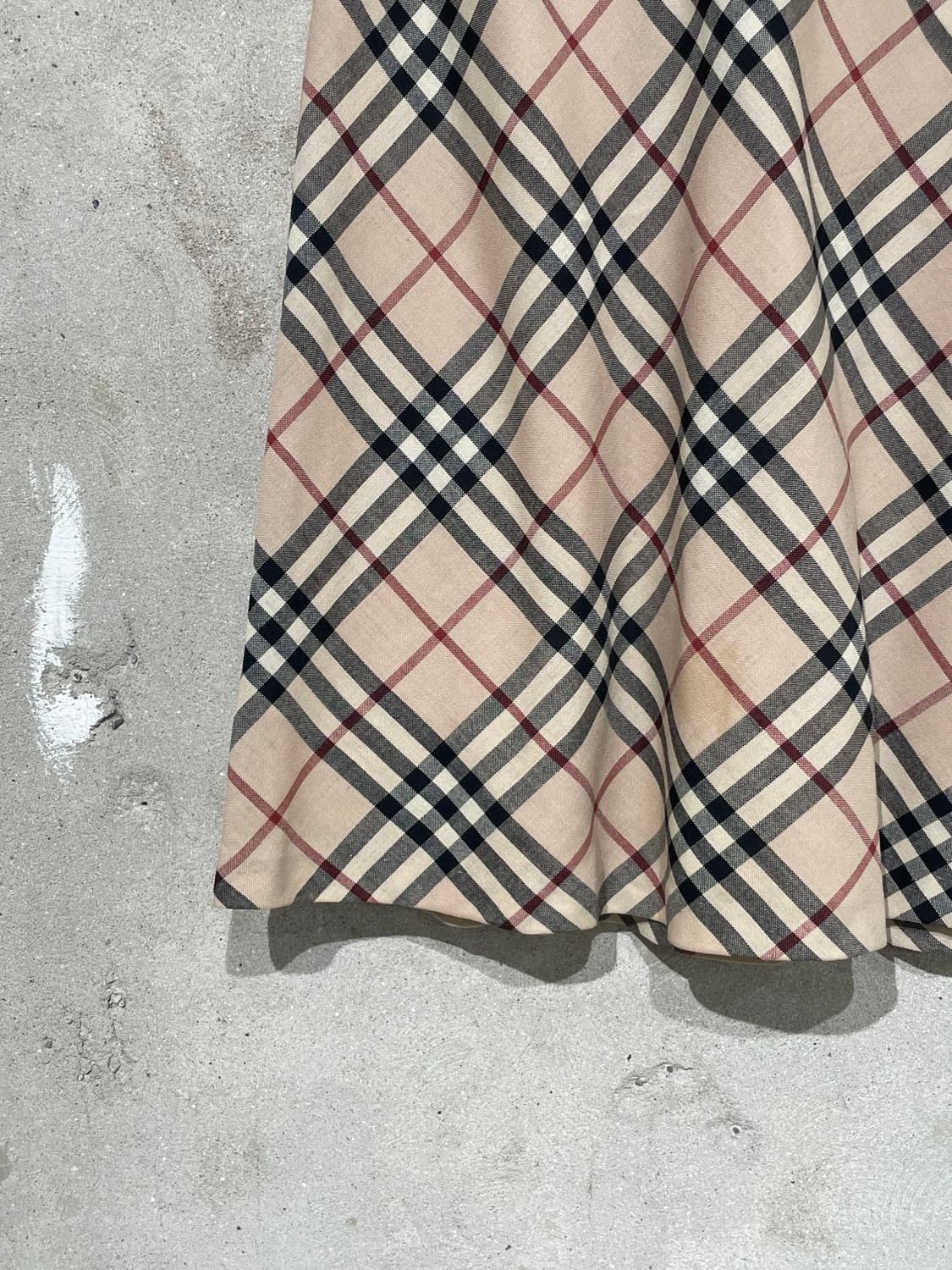 버버리 베이지 노바체크 미디스커트 상품이미지4