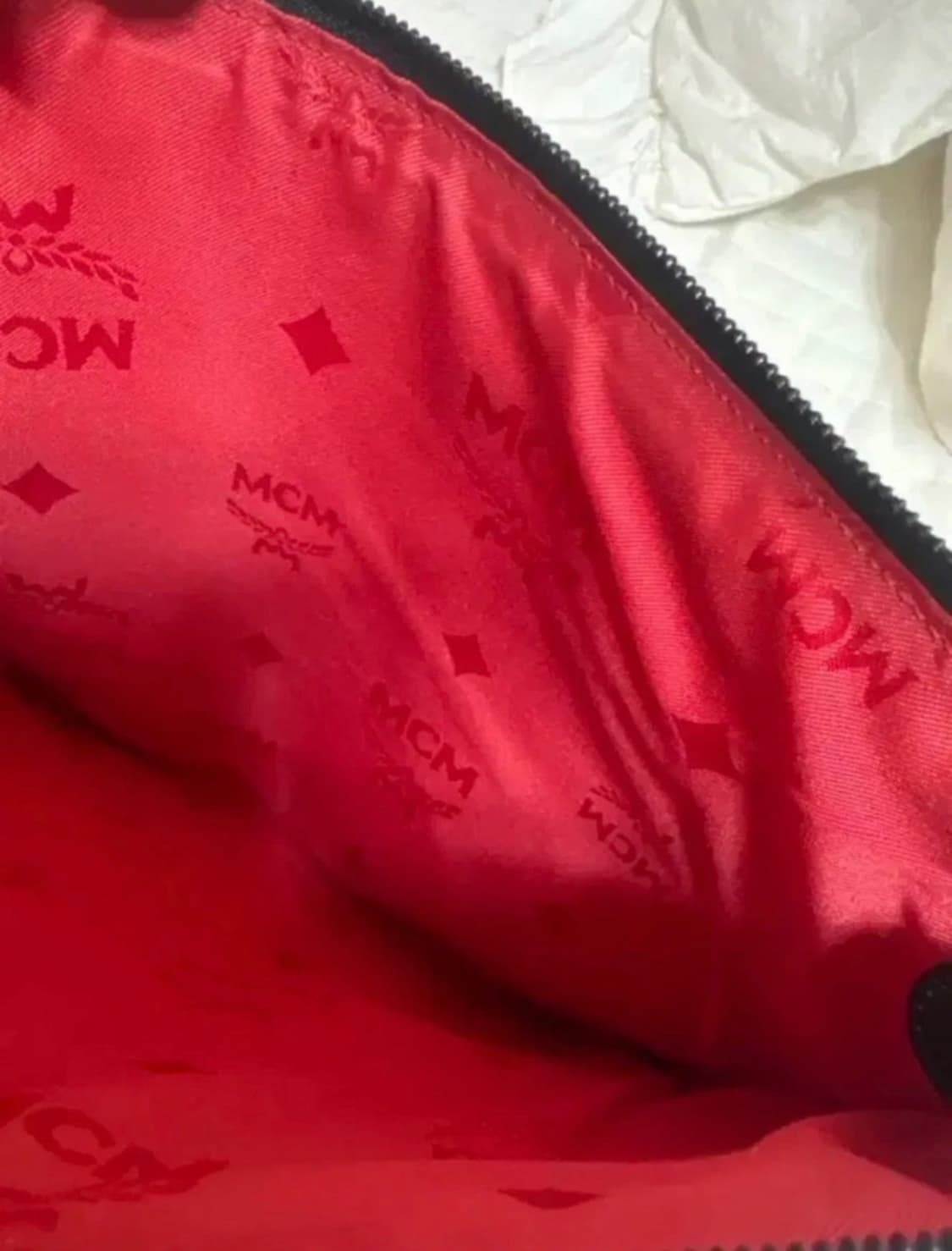 MCM x VOUGE 40주년 레드 키스 클러치 상품이미지3
